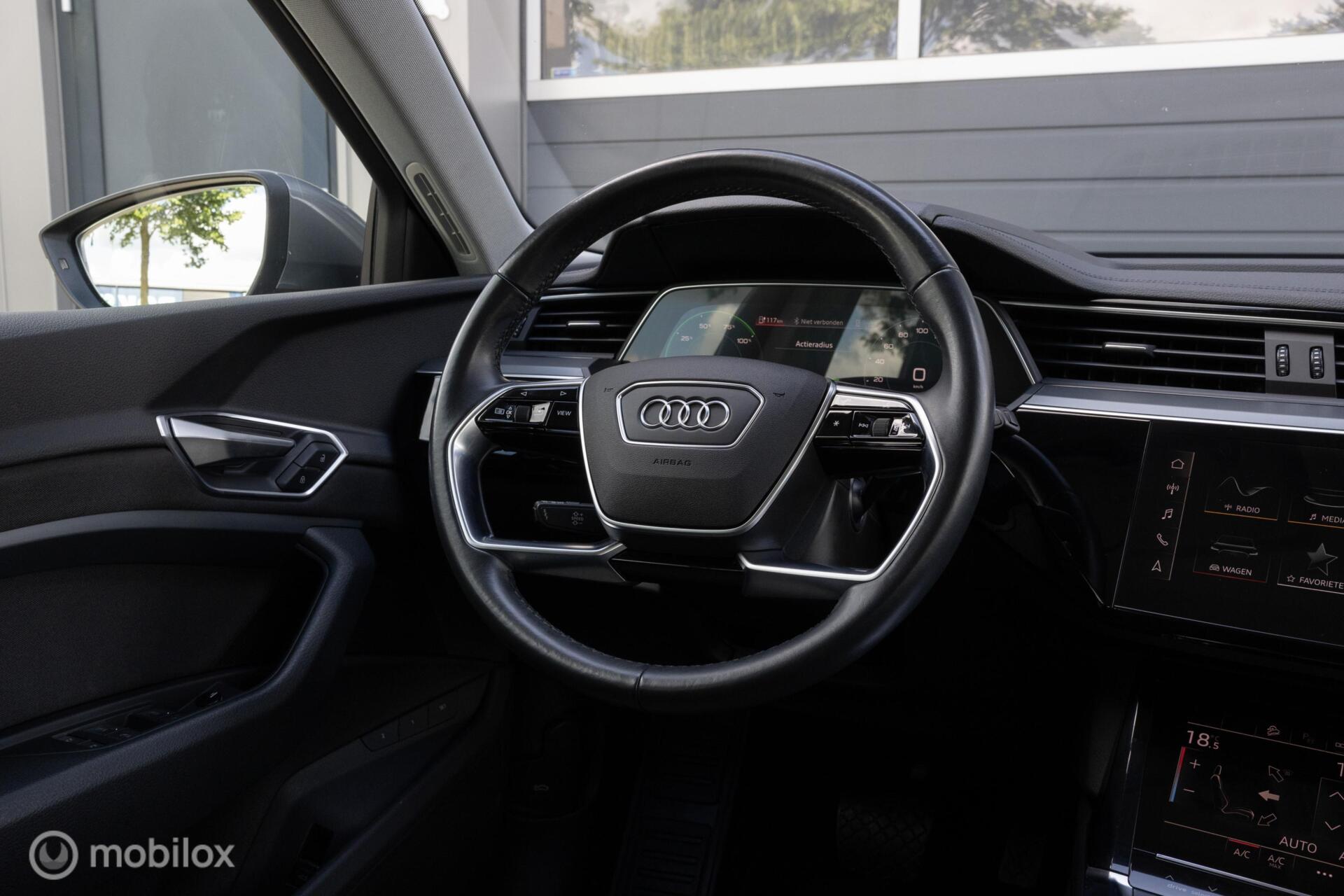 Foto van Audi E-tron 50