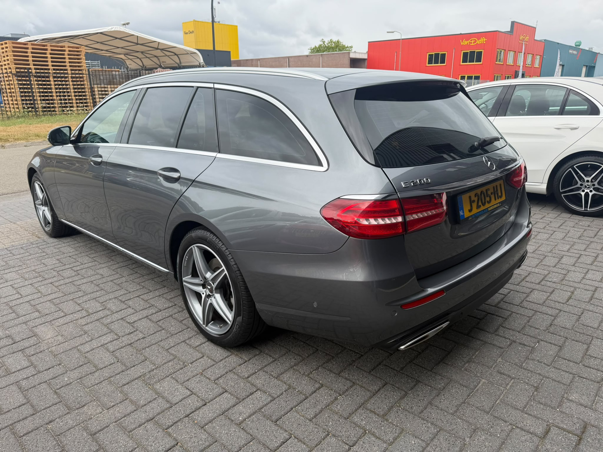 Foto van Mercedes-Benz E 200