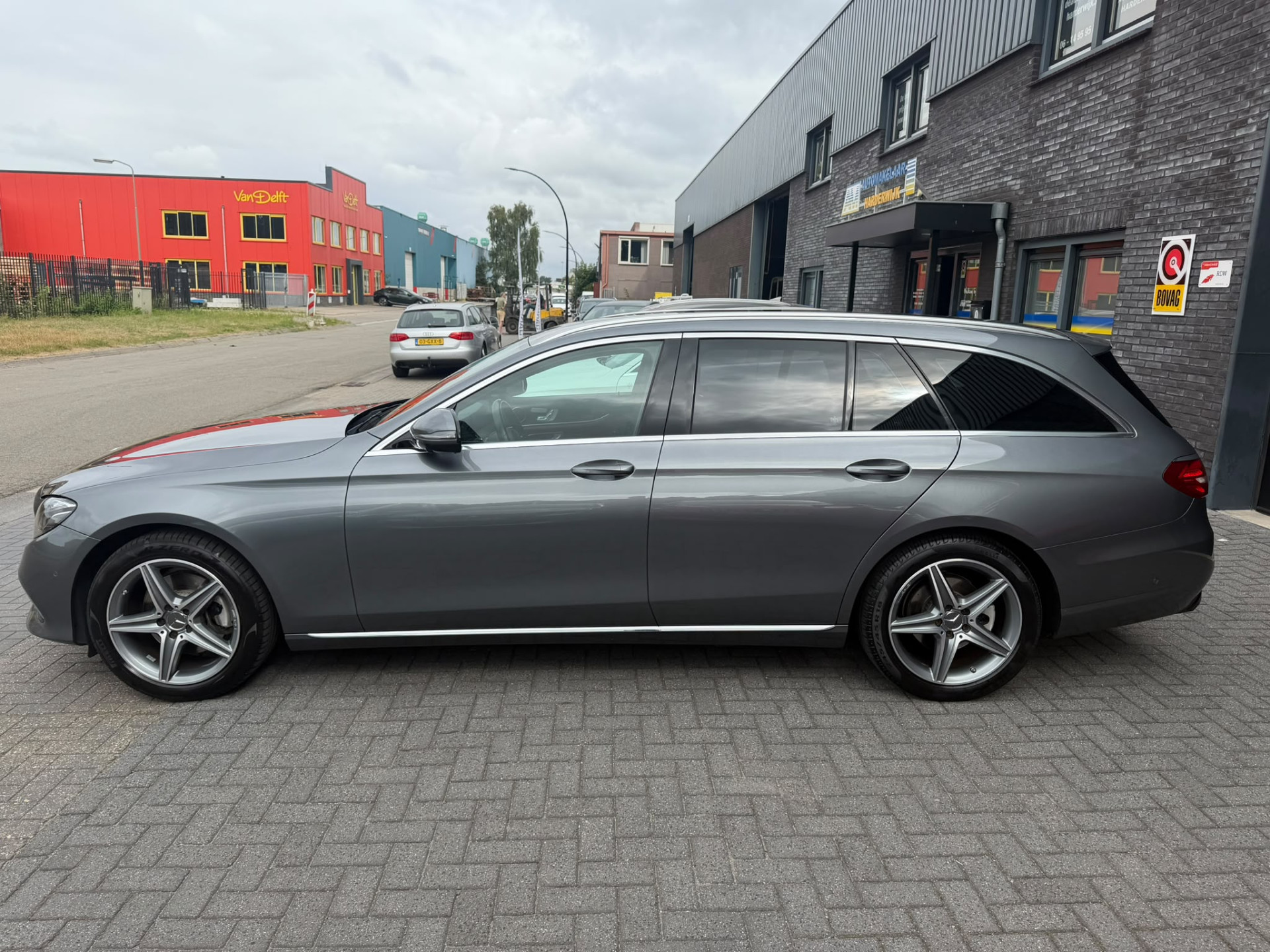Foto van Mercedes-Benz E 200