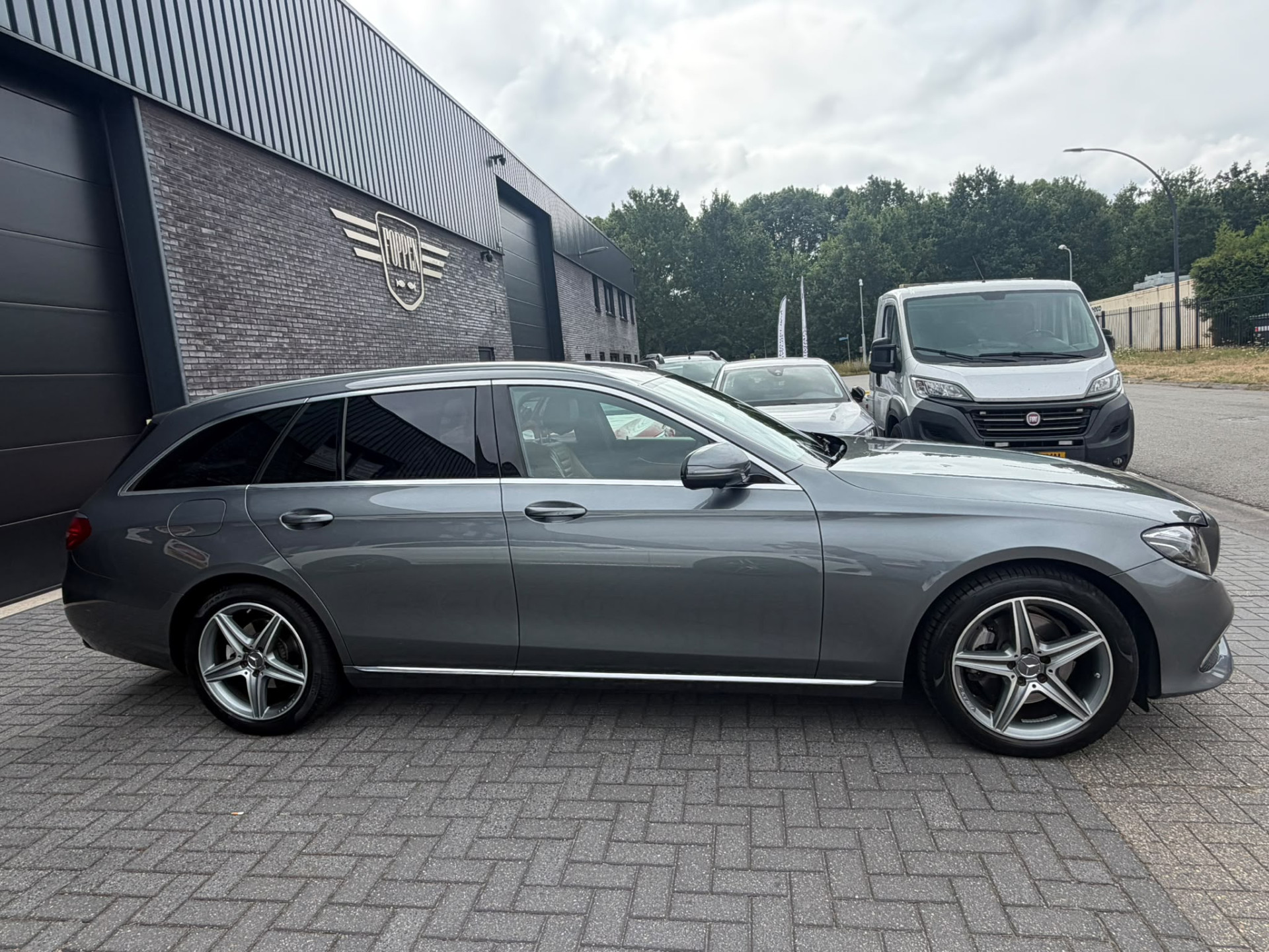 Foto van Mercedes-Benz E 200