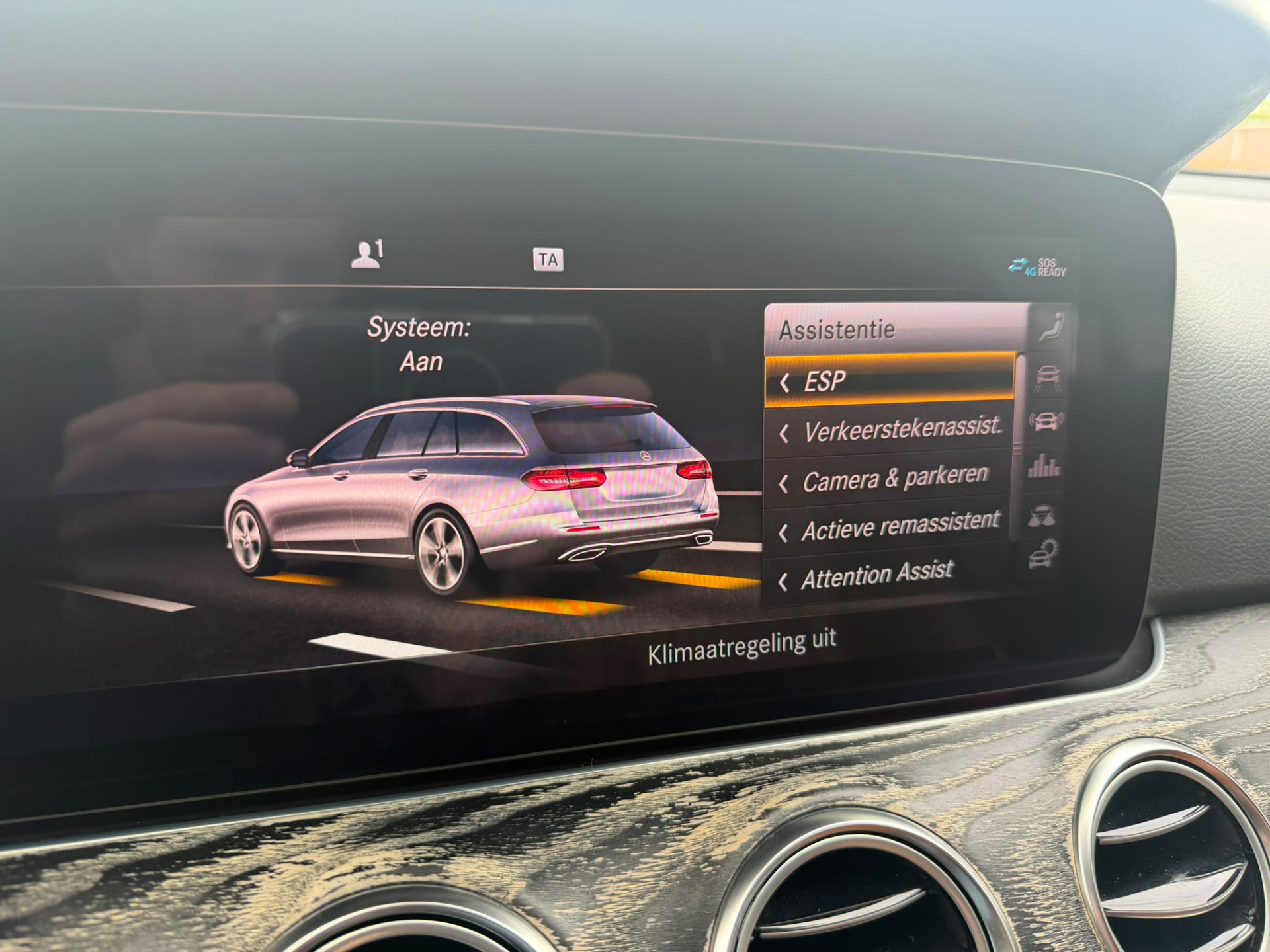 Foto van Mercedes-Benz E 200