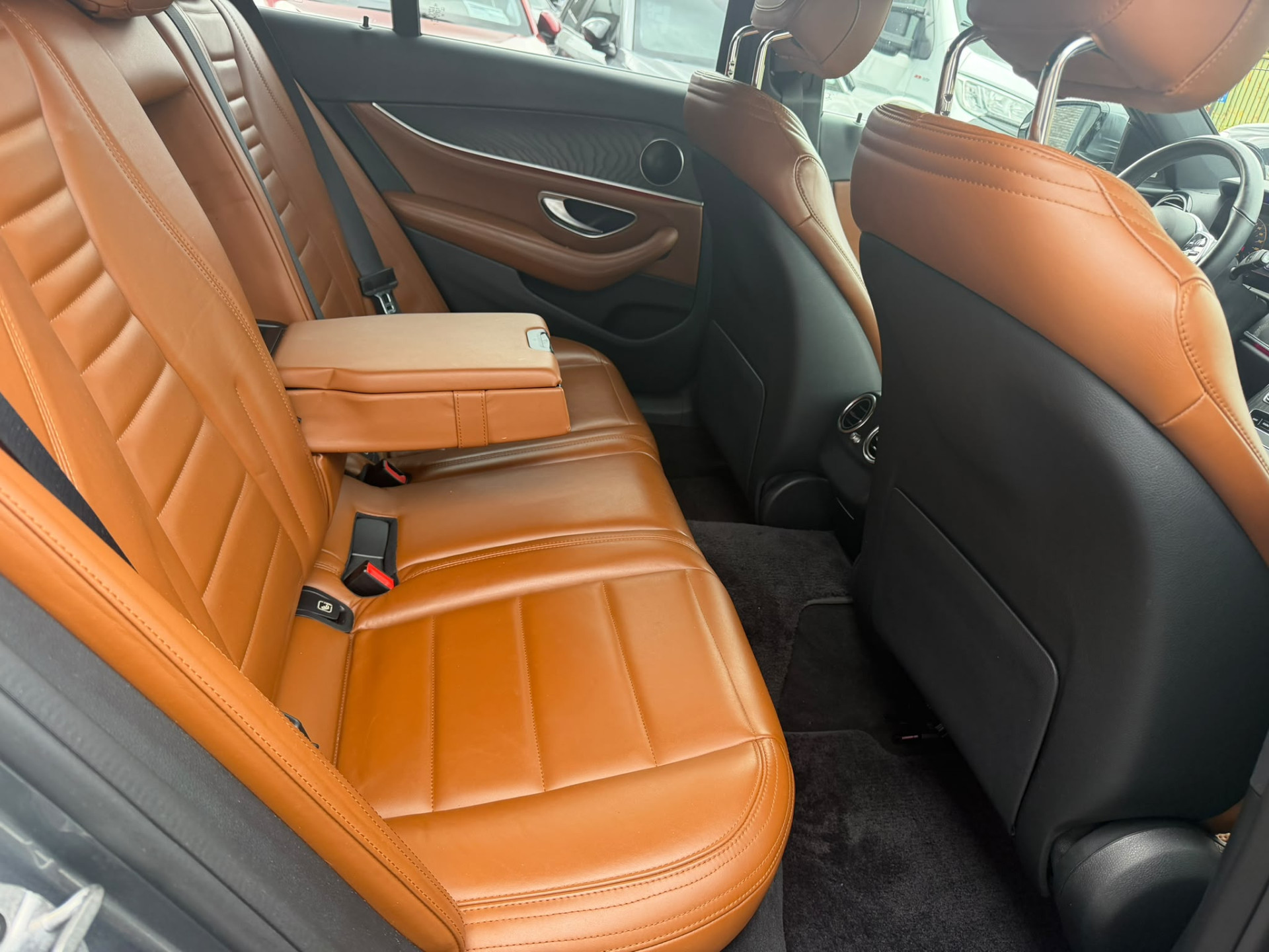 Foto van Mercedes-Benz E 200