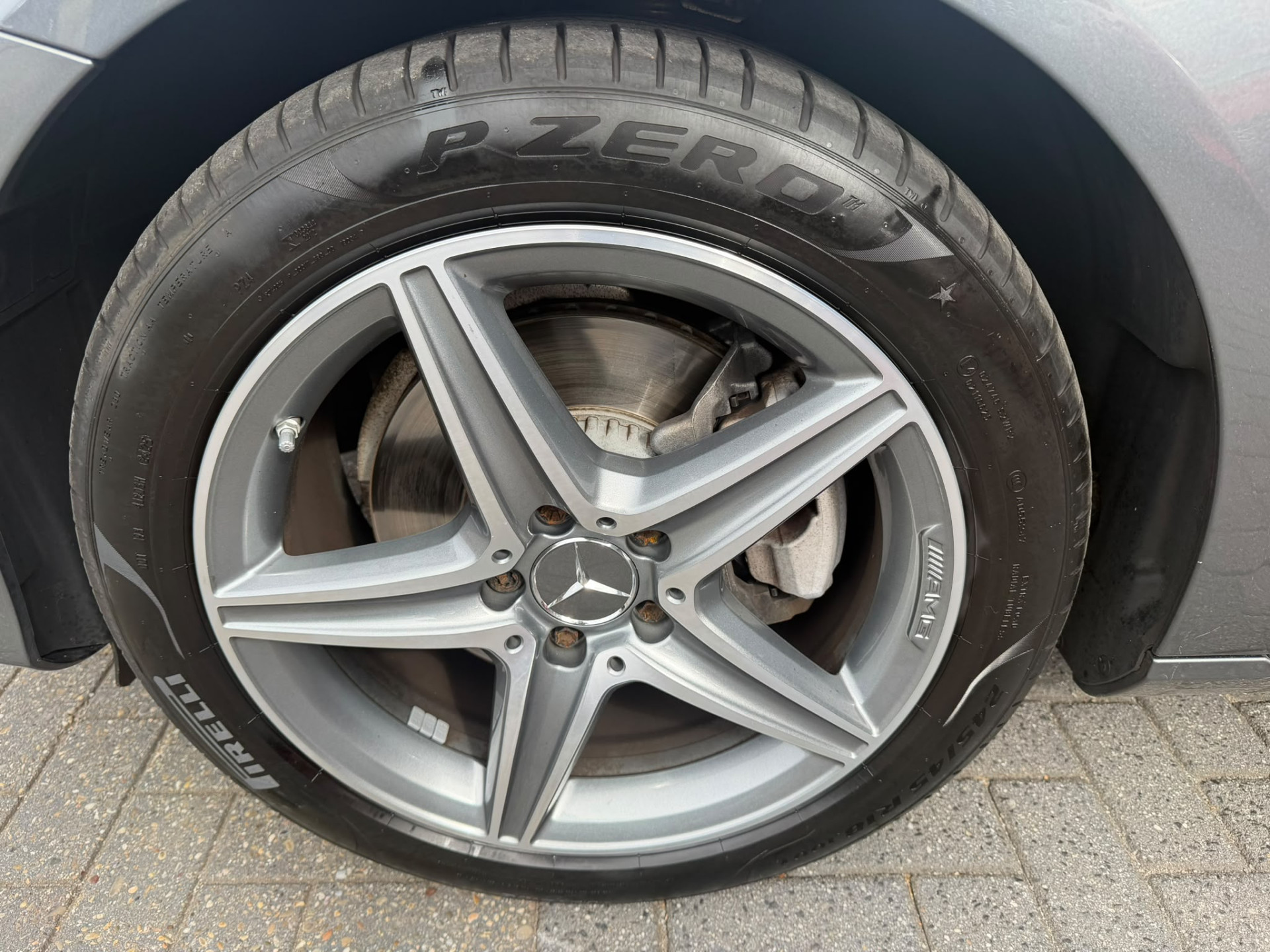 Foto van Mercedes-Benz E 200