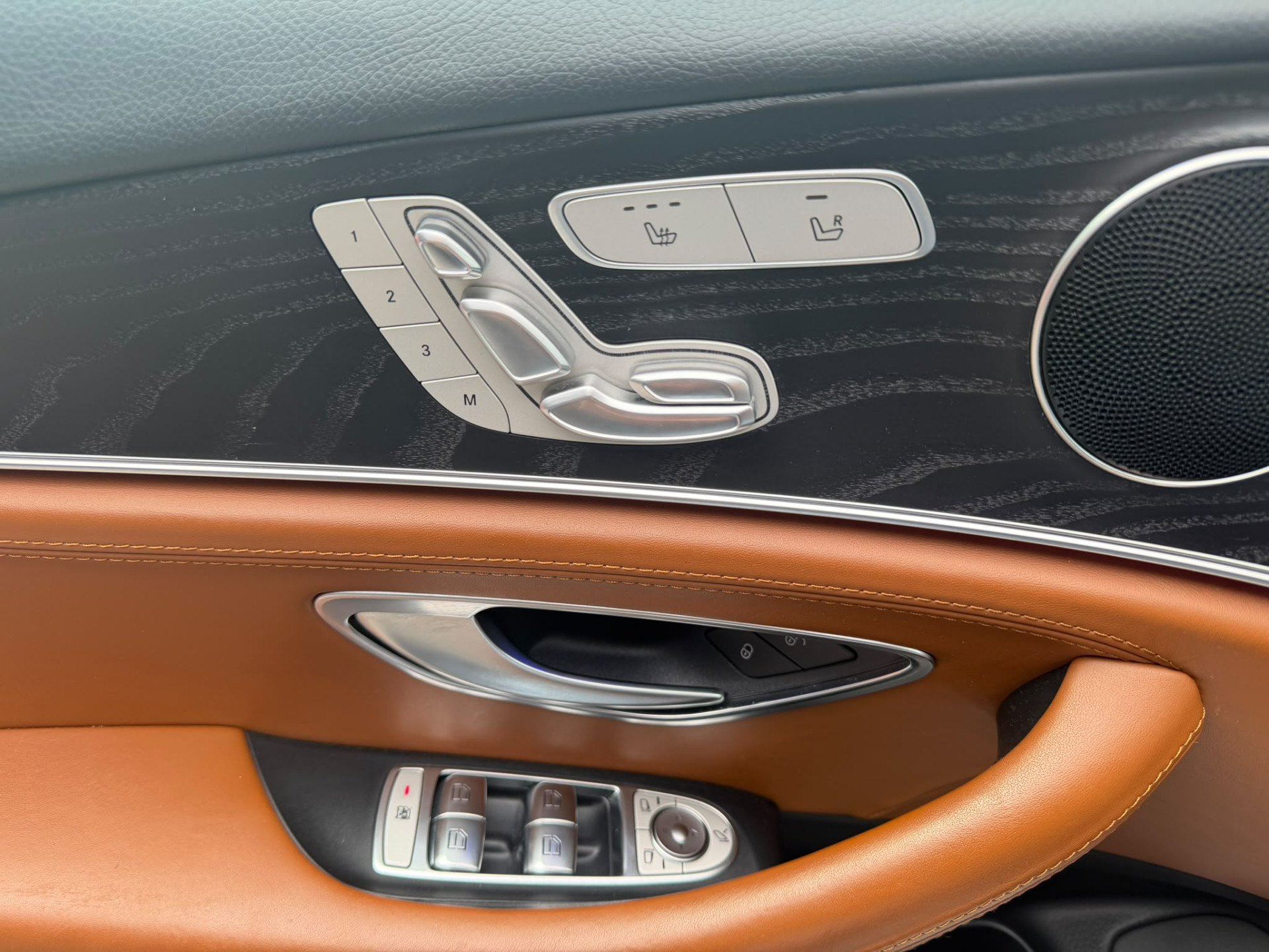 Foto van Mercedes-Benz E 200
