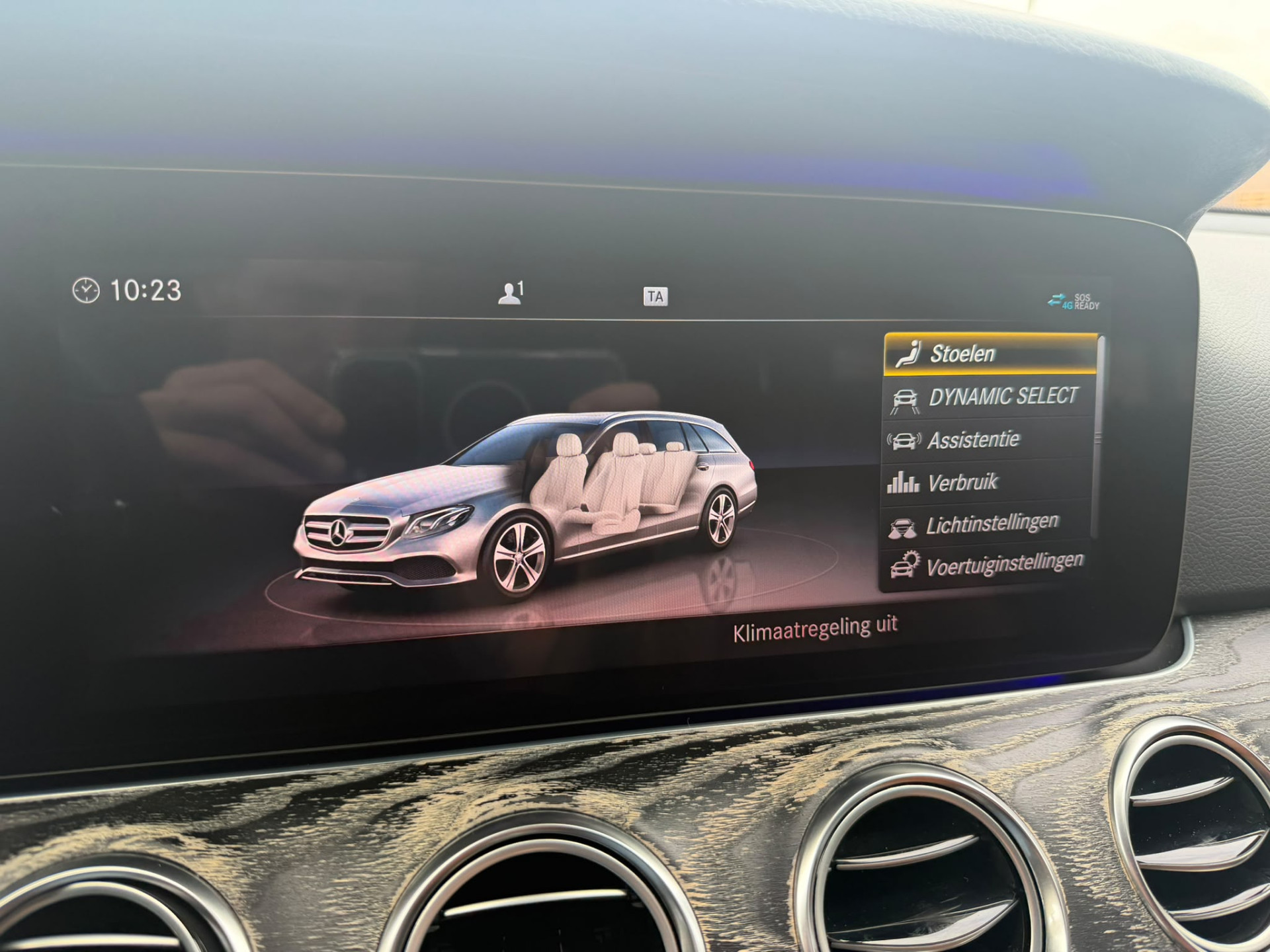 Foto van Mercedes-Benz E 200