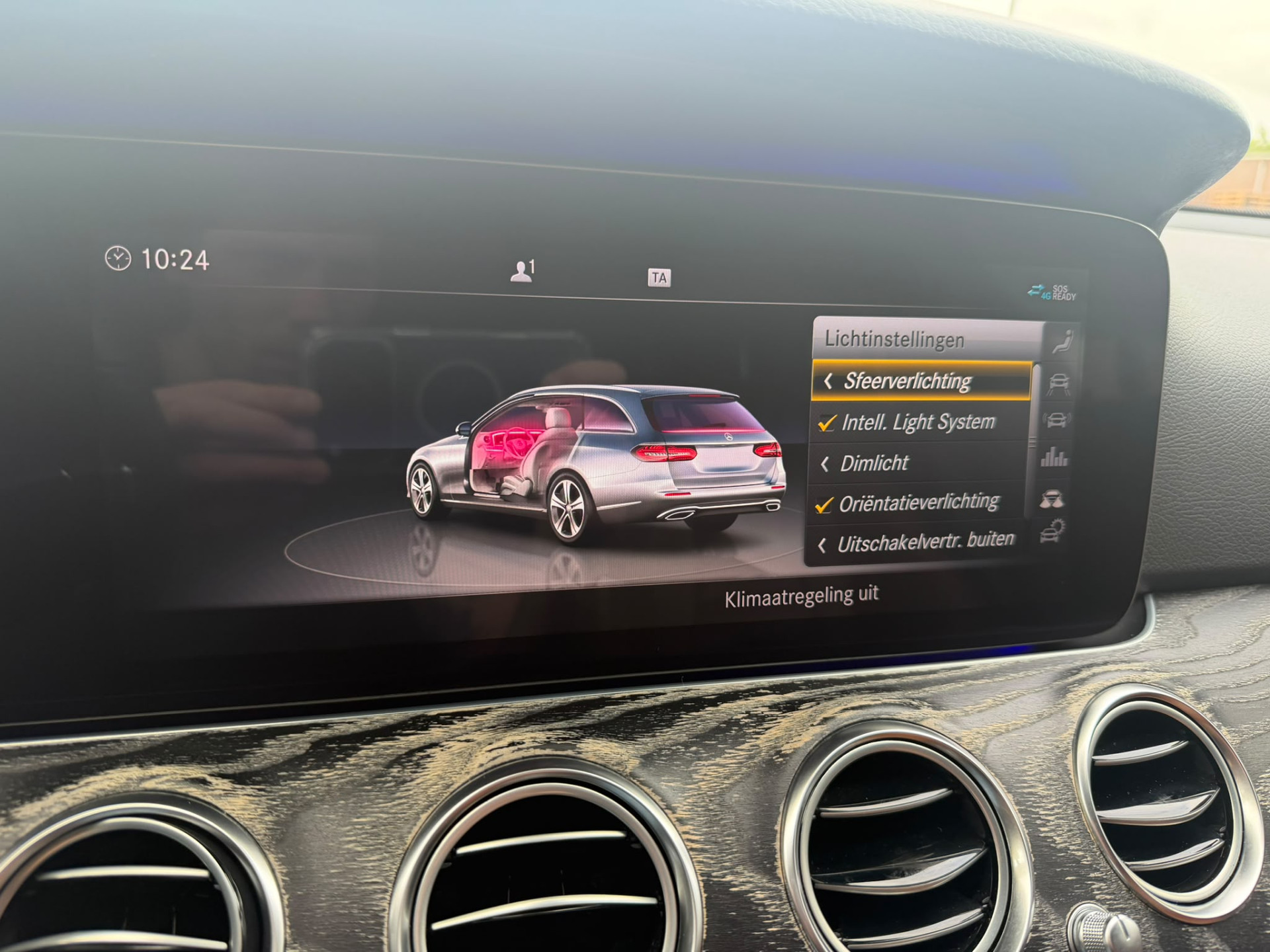 Foto van Mercedes-Benz E 200