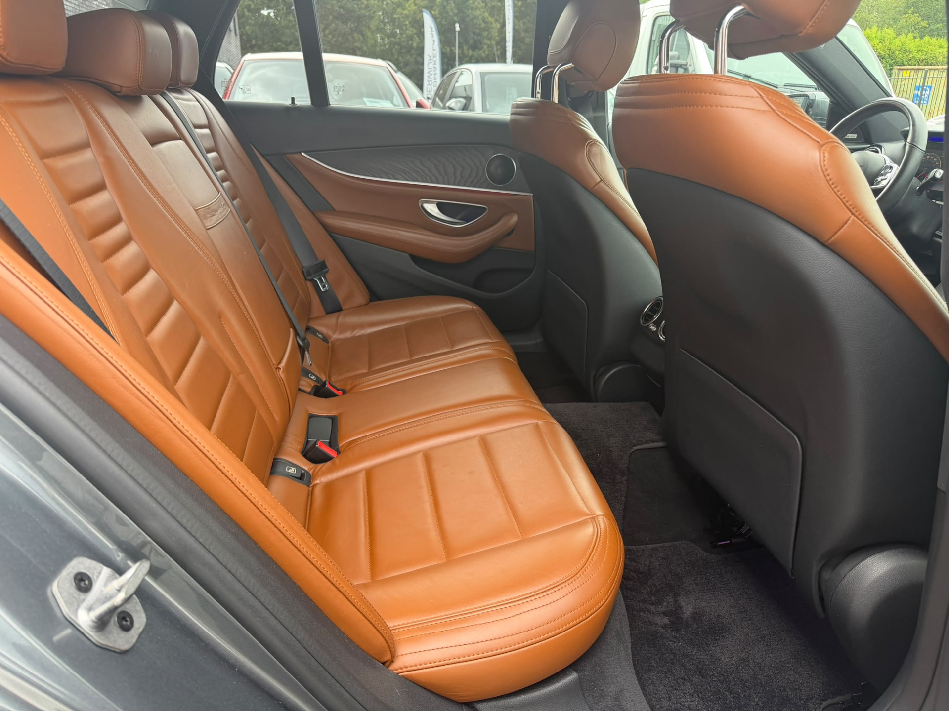 Foto van Mercedes-Benz E 200