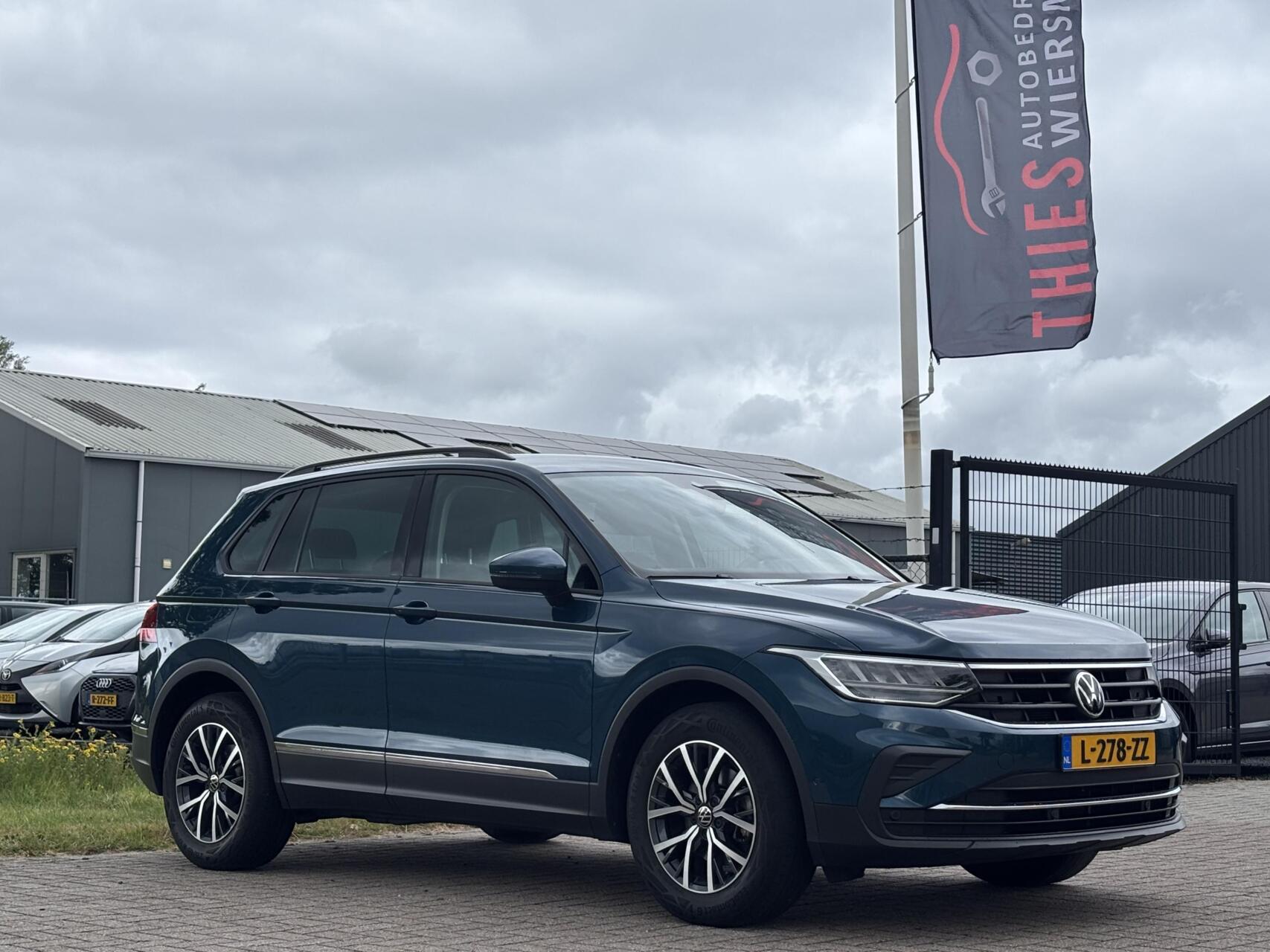 Volkswagen Tiguan 1.5 TSI Life Business acc camera keyless 2021 - voorkant
