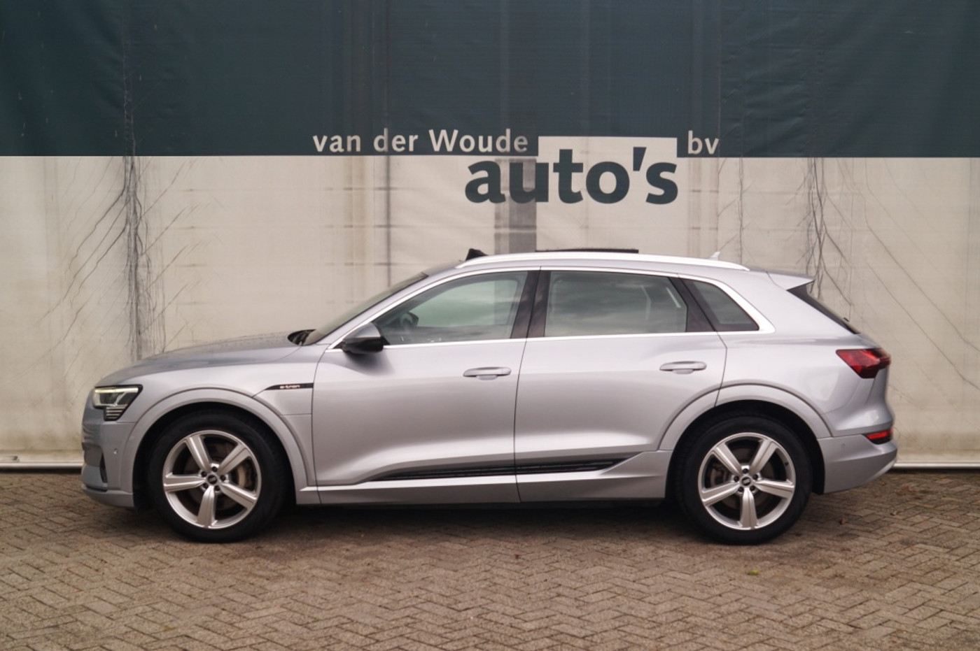 Audi E-tron 55 55 Quattro Advanced Edition Plus 95kWh -PANO-TREKHAAK- 2021 - voorkant