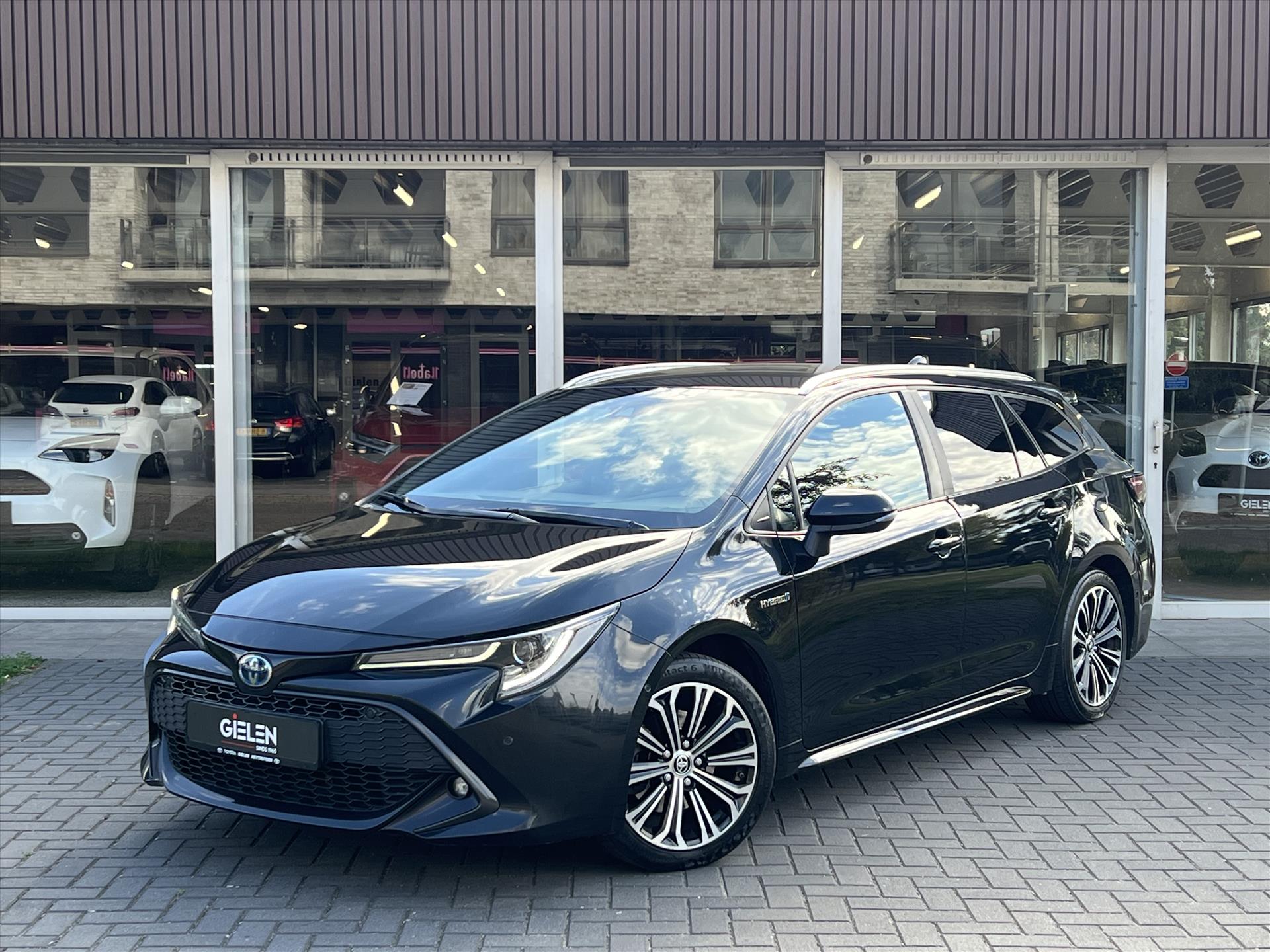 Toyota Toyota Corolla 2.0 Hybrid Dynamic Plus | Dodehoekherkenning, Parkeersensoren, Stoel + Stuurverwarming, Keyless, 17 inch 2021 - voorkant