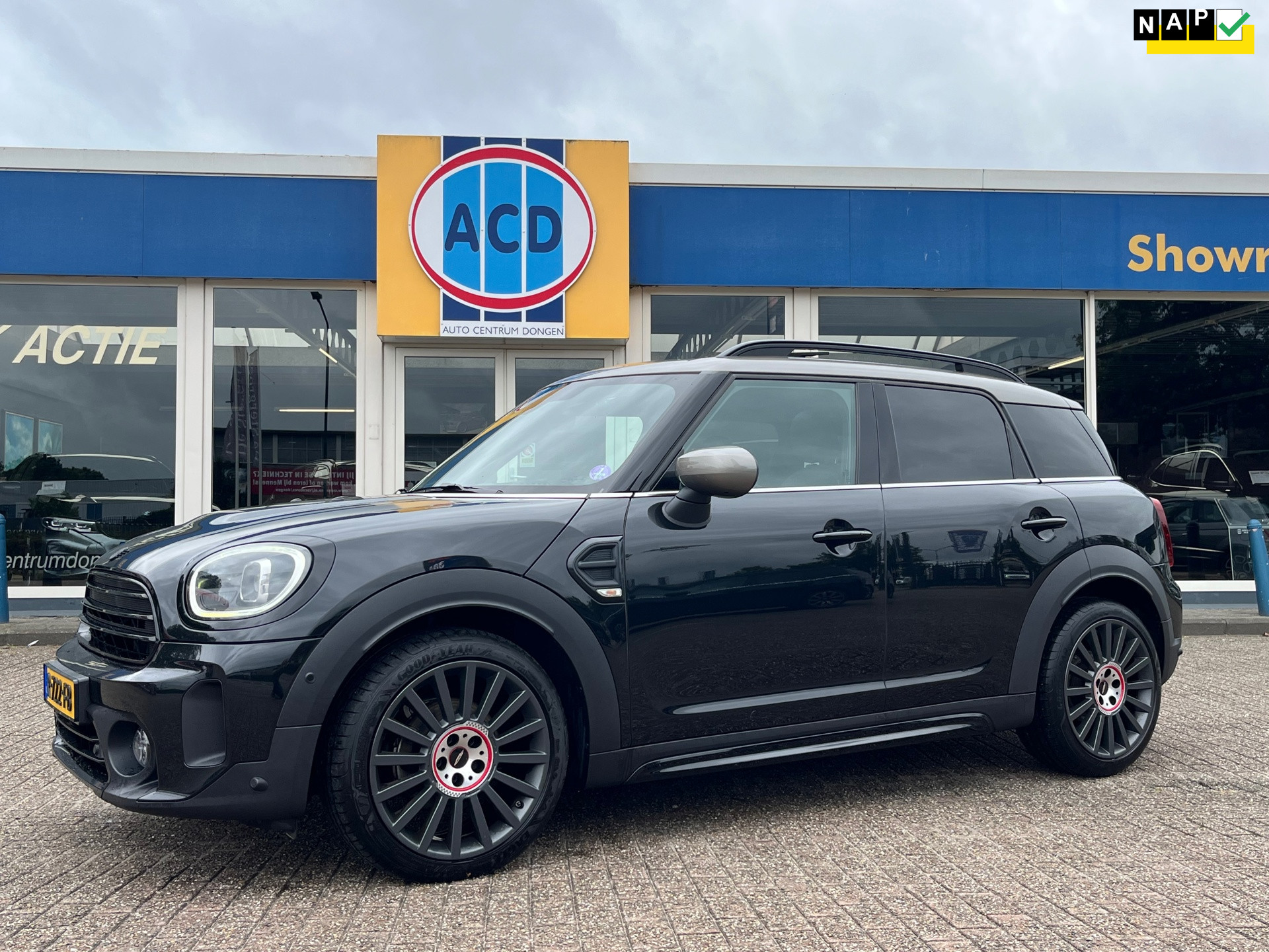 Mini Countryman Cooper 1.5 136PK Aut. Cooper Classic | PanoramaDak | JCW Pakket | Harman-Kardon | 19"Lmv | Camera | Trekhaak afn. | 2022 - voorkant