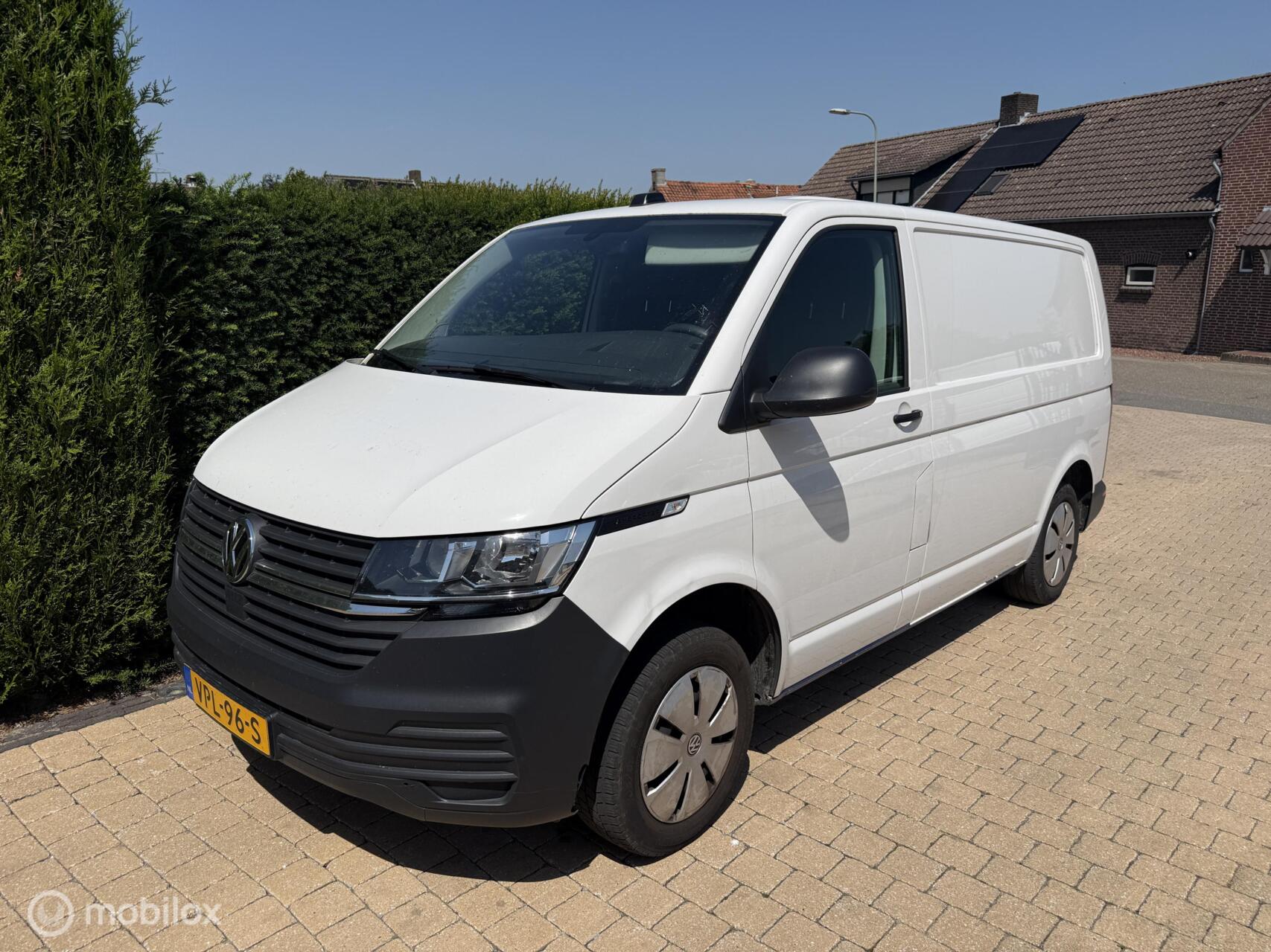 Volkswagen Transporter 2.0 TDI L1H1 26 Economy Business 2022 - voorkant
