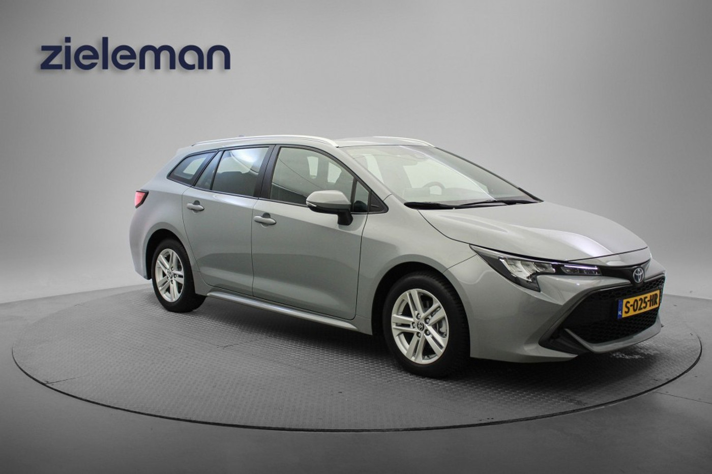 Toyota Toyota Corolla Touring Sports 1.8 Hybrid Active - Carplay, Camera, Cruise, Clima 2023 - voorkant
