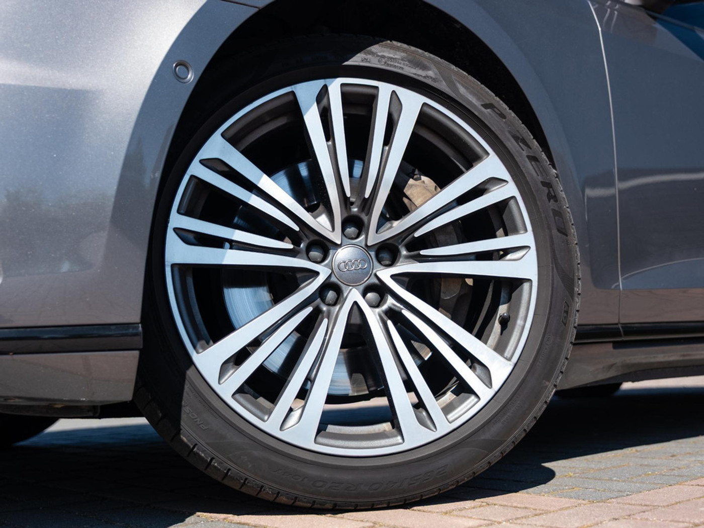 Foto van Audi A8 L