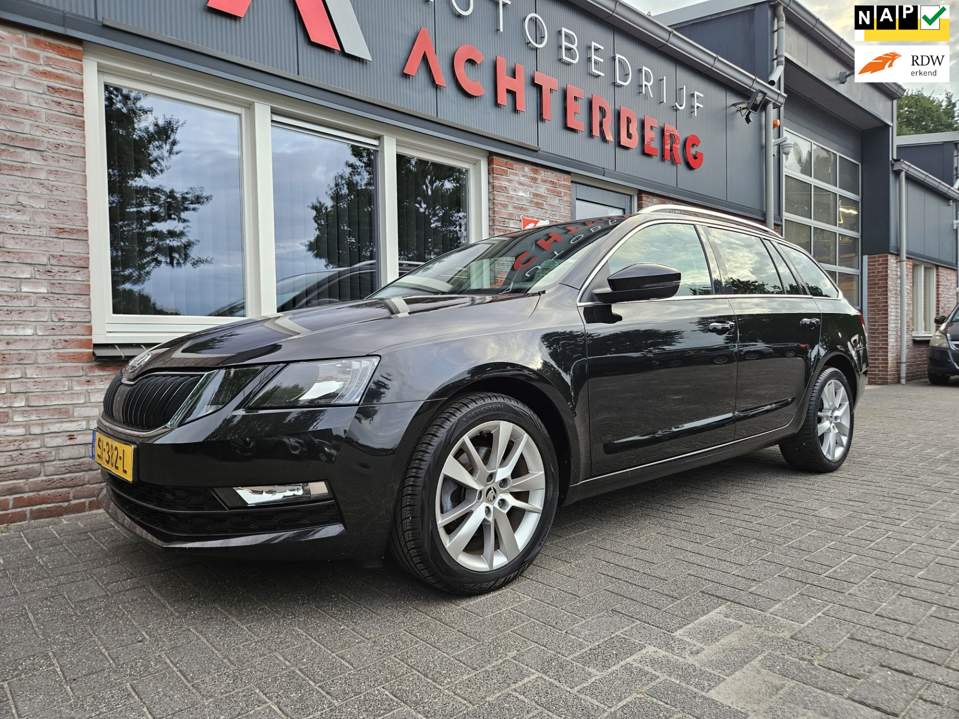 Skoda Octavia 1.0 TSI Trekhaak! Carplay! Airco/Clima! Navigatie! Cruise Control! Nette Auto! Dealer Onderhouden! 2018 - voorkant