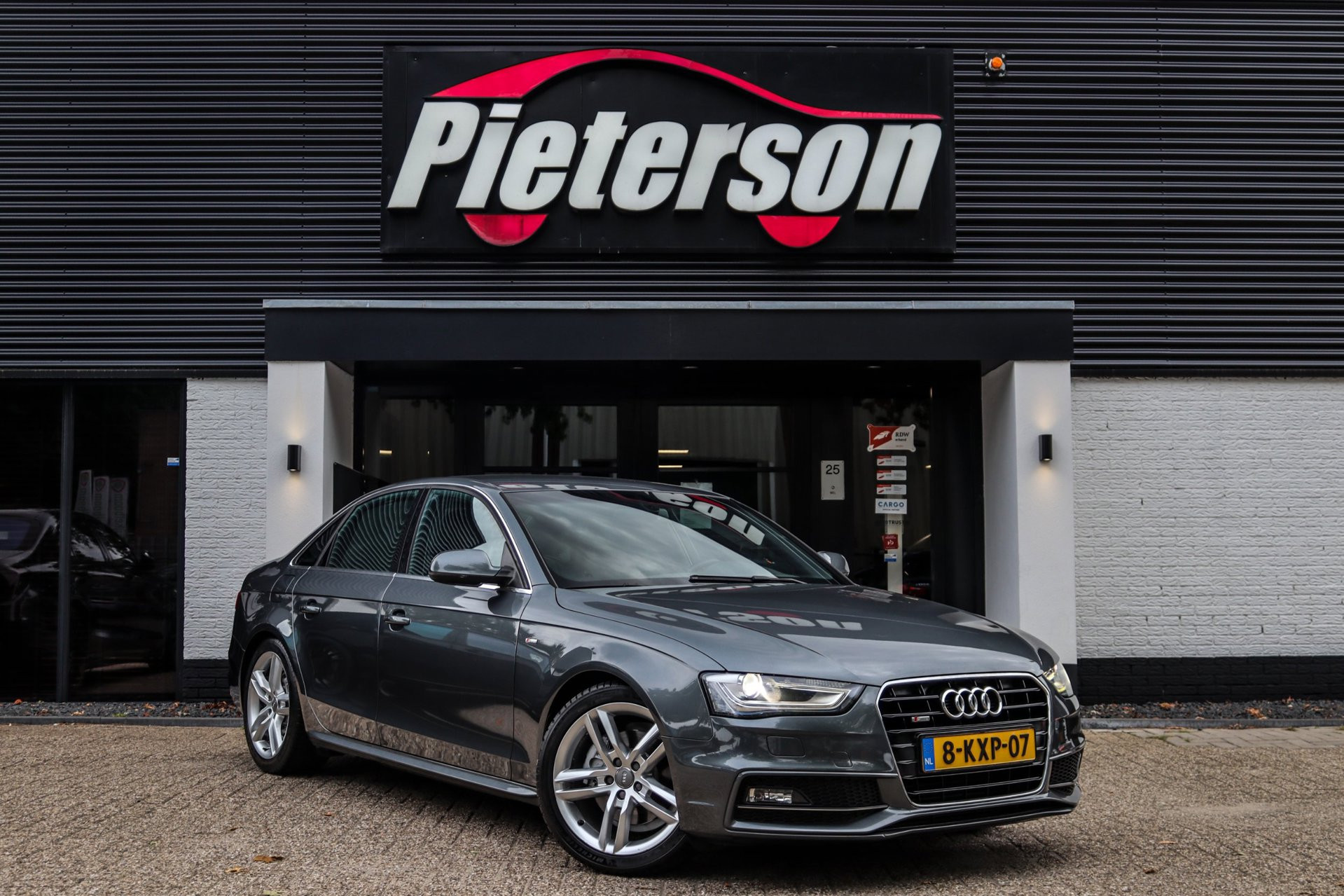 Audi A4 Limousine 1.8 TFSI 2x S-Line FACELIFT NAP CLIMA 2013 - voorkant