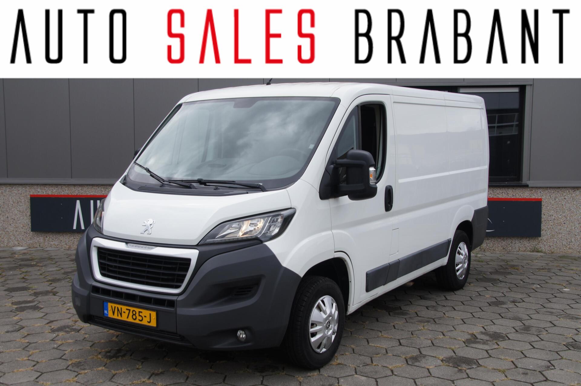 Peugeot Peugeot Boxer 330 2.2 HDI L1H2 XR 2015 - voorkant