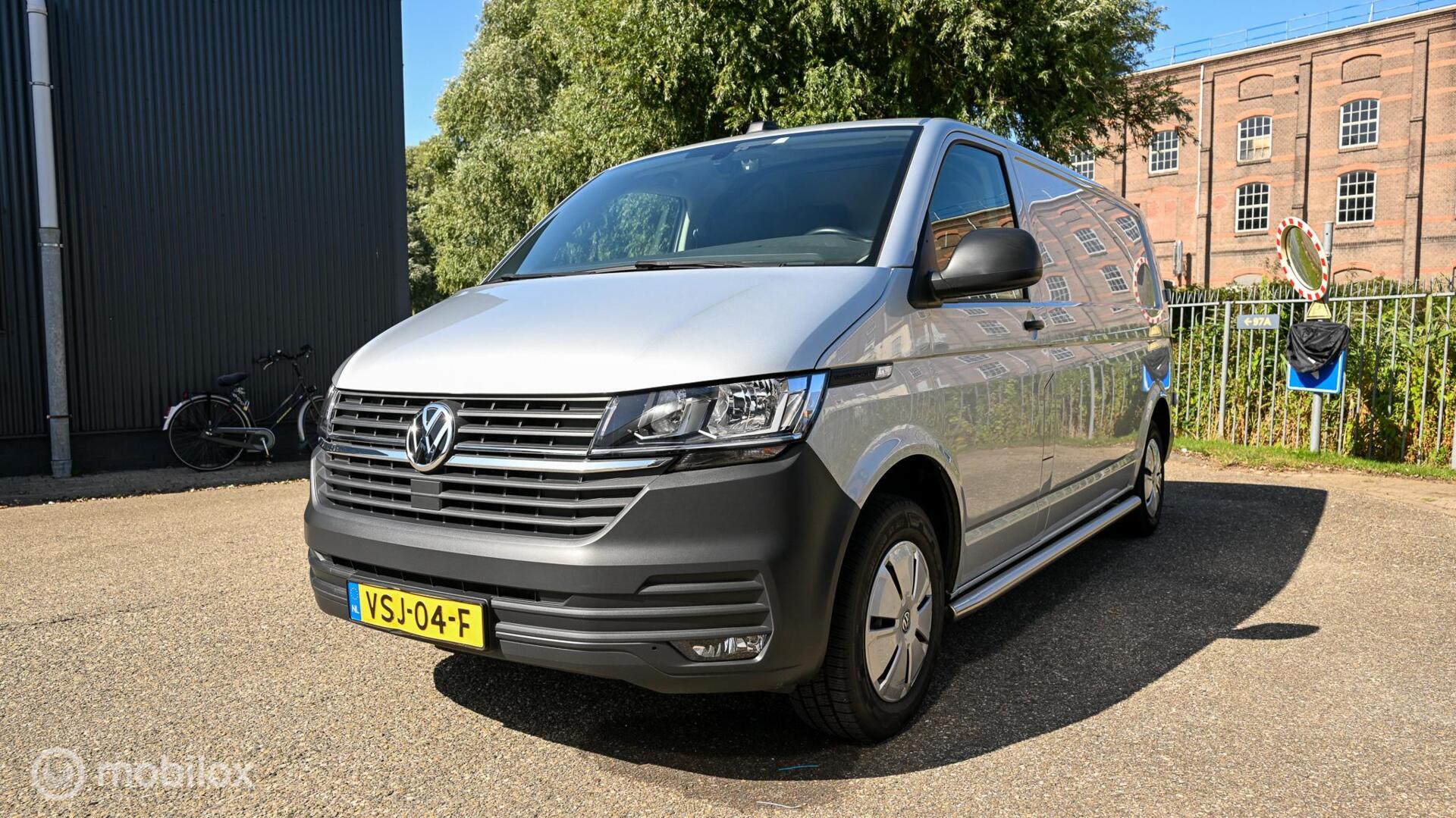 Volkswagen Transporter 2.0 TDI 110 PK L2H1 28 2022 - voorkant
