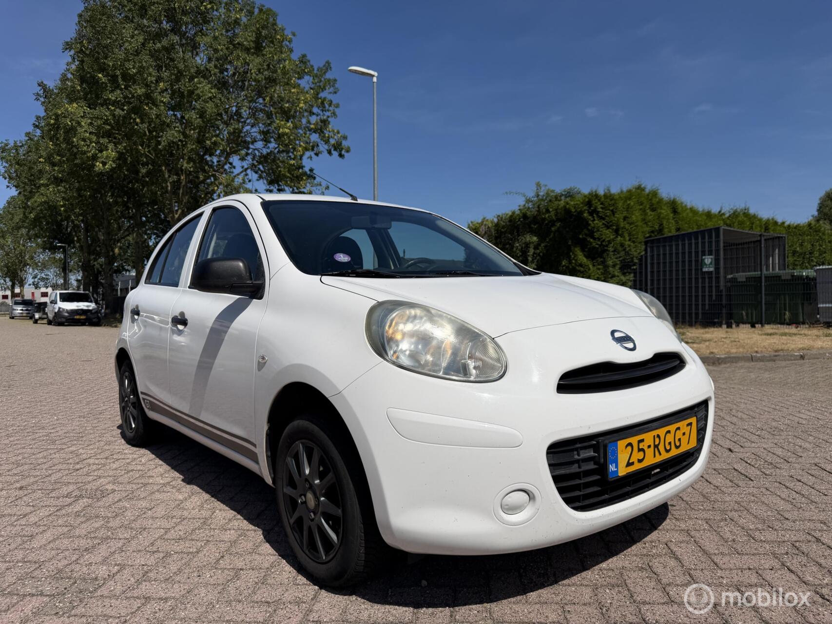 Nissan Nissan Micra 1.2 Visia Pack Airco 2011 - voorkant