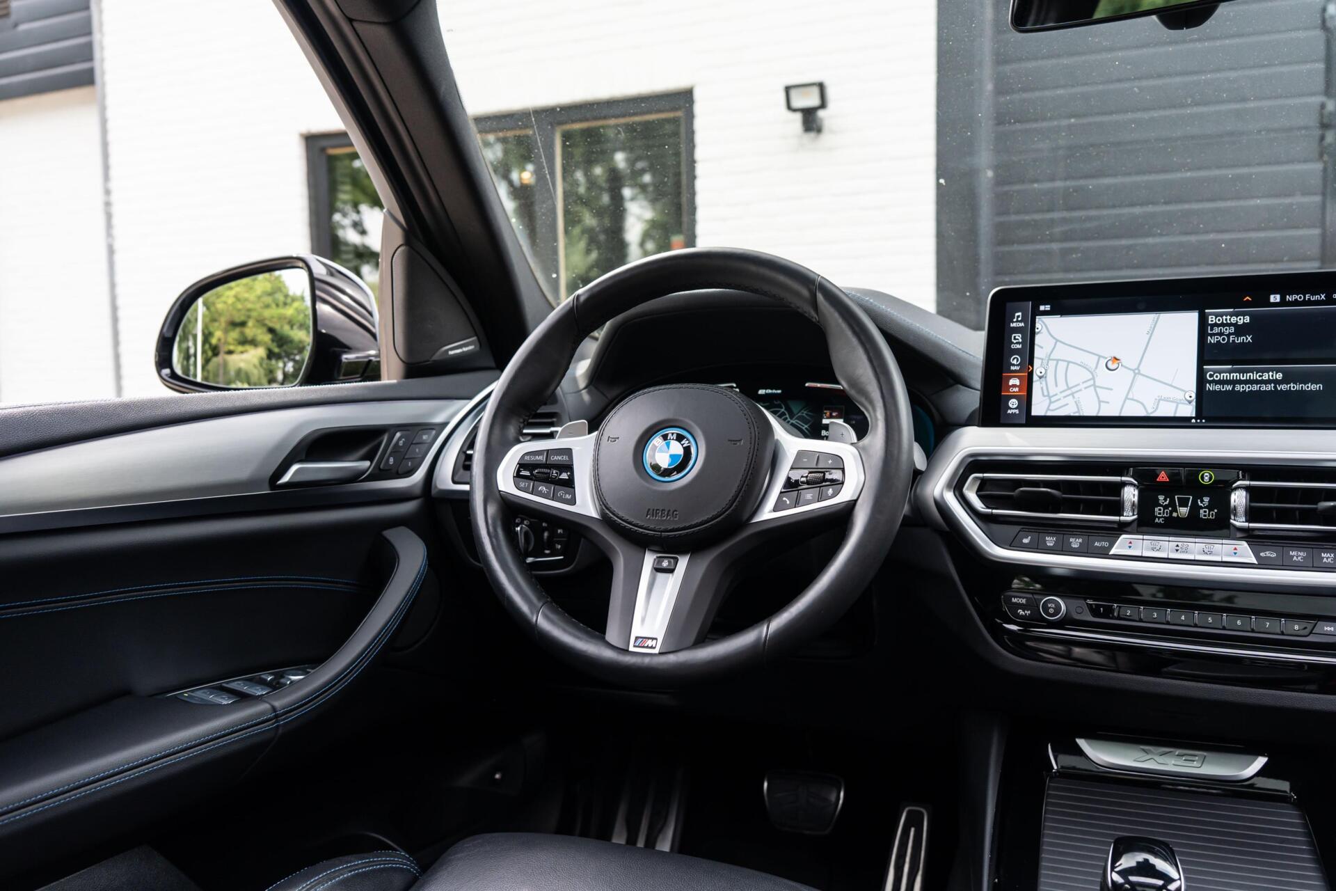 Foto van BMW X3 Xdrive30e