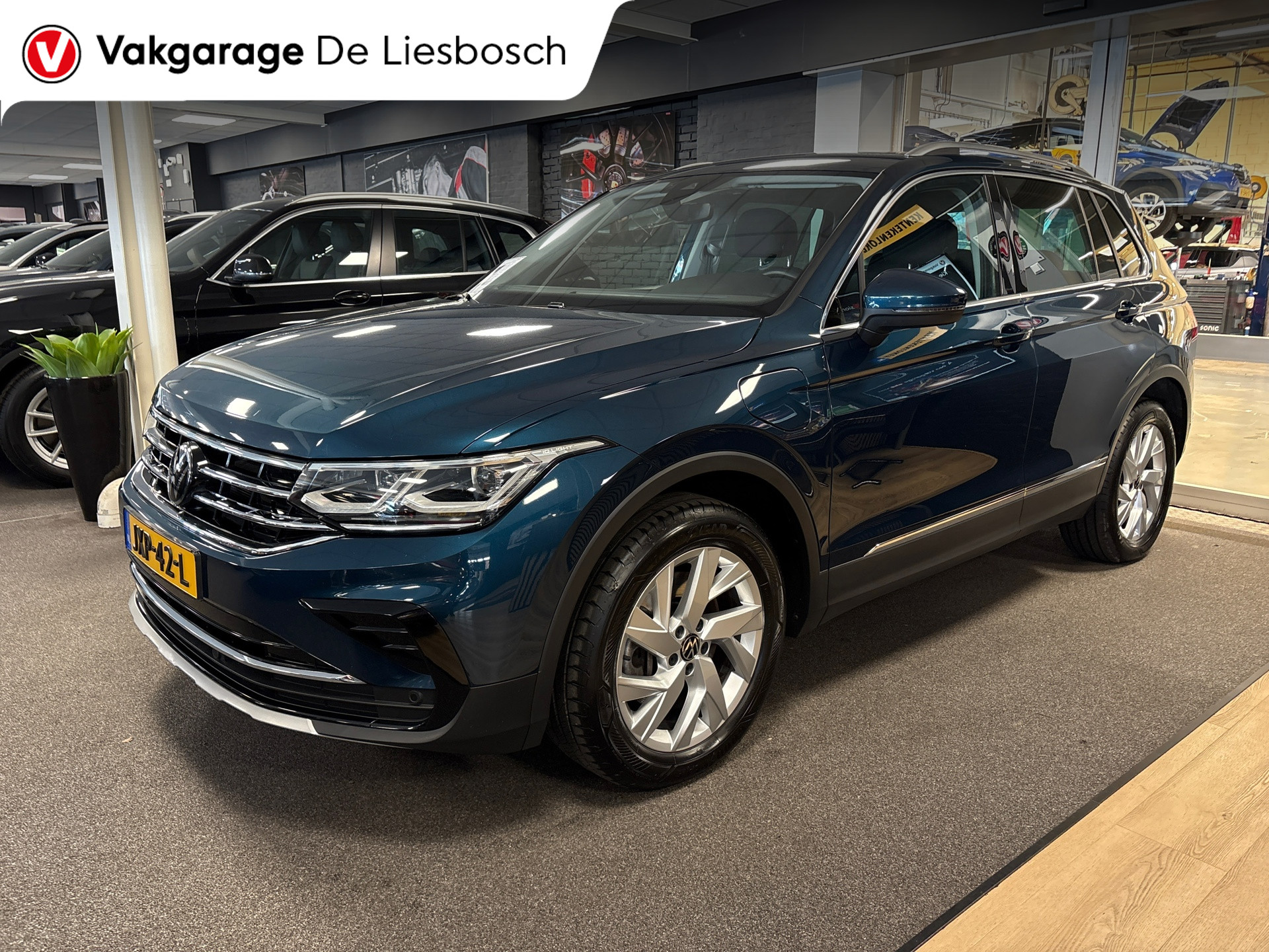 Volkswagen Tiguan 1.4 TSI eHybrid,Business+,navi,camera,apple carplay,stoelverw.IQ light 2022 - voorkant