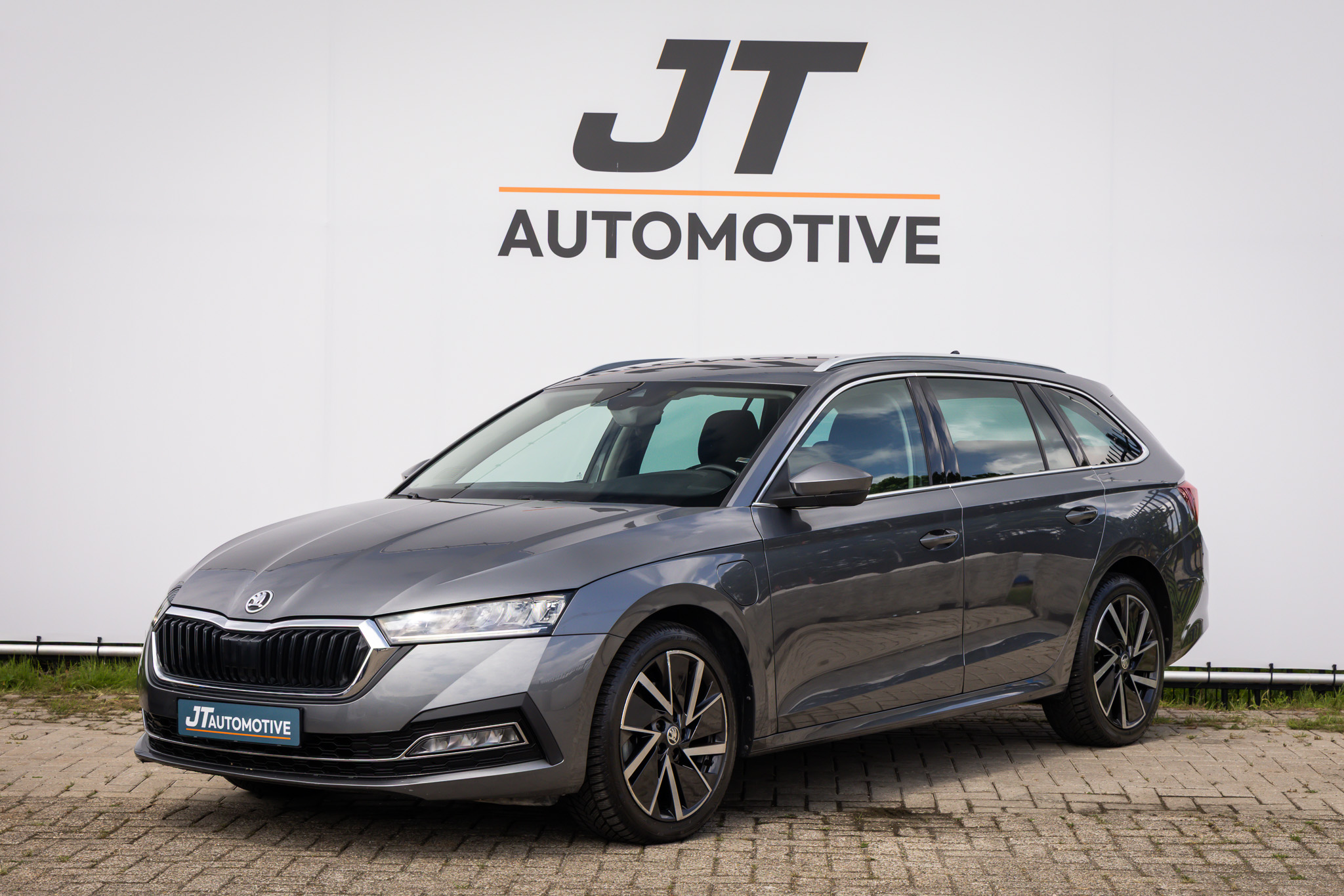 Skoda Octavia 1.4 TSI iV BnsEd hyb stoelverwarming stuurverwarming | CarPlay | Voorruitverwarming | klimaat control | pdc 2023 - voorkant