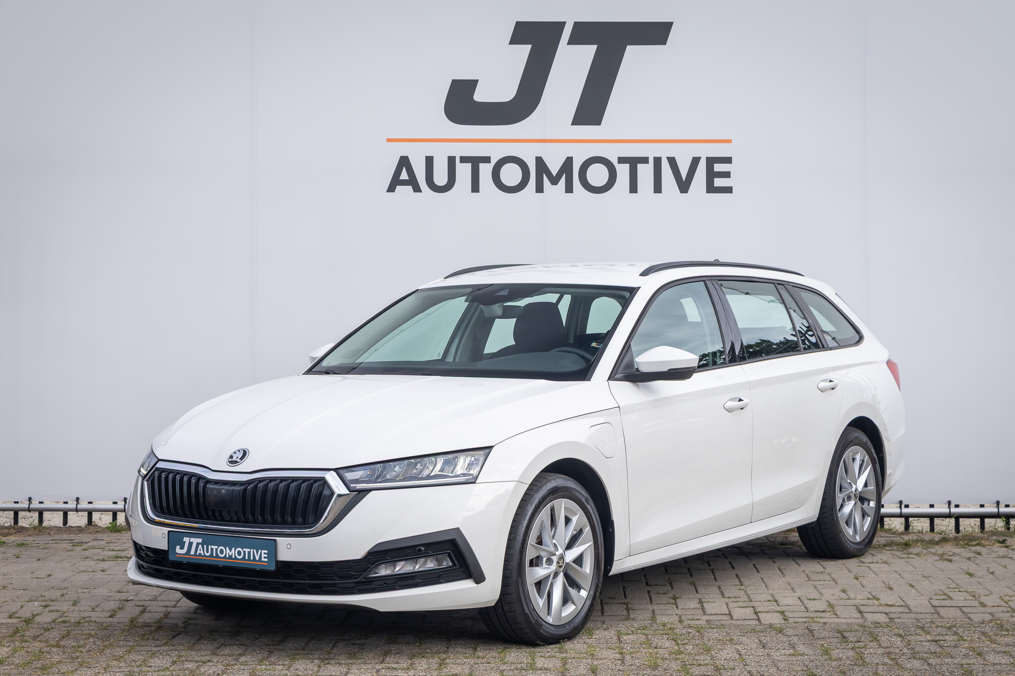 Skoda Octavia 1.4 TSI iV Sport Bns hyb soh92% Stoelverwarming | Stuurverwarming | Lane assist | Carplay | pdc | Cruise control Dab | Led 2023 - voorkant