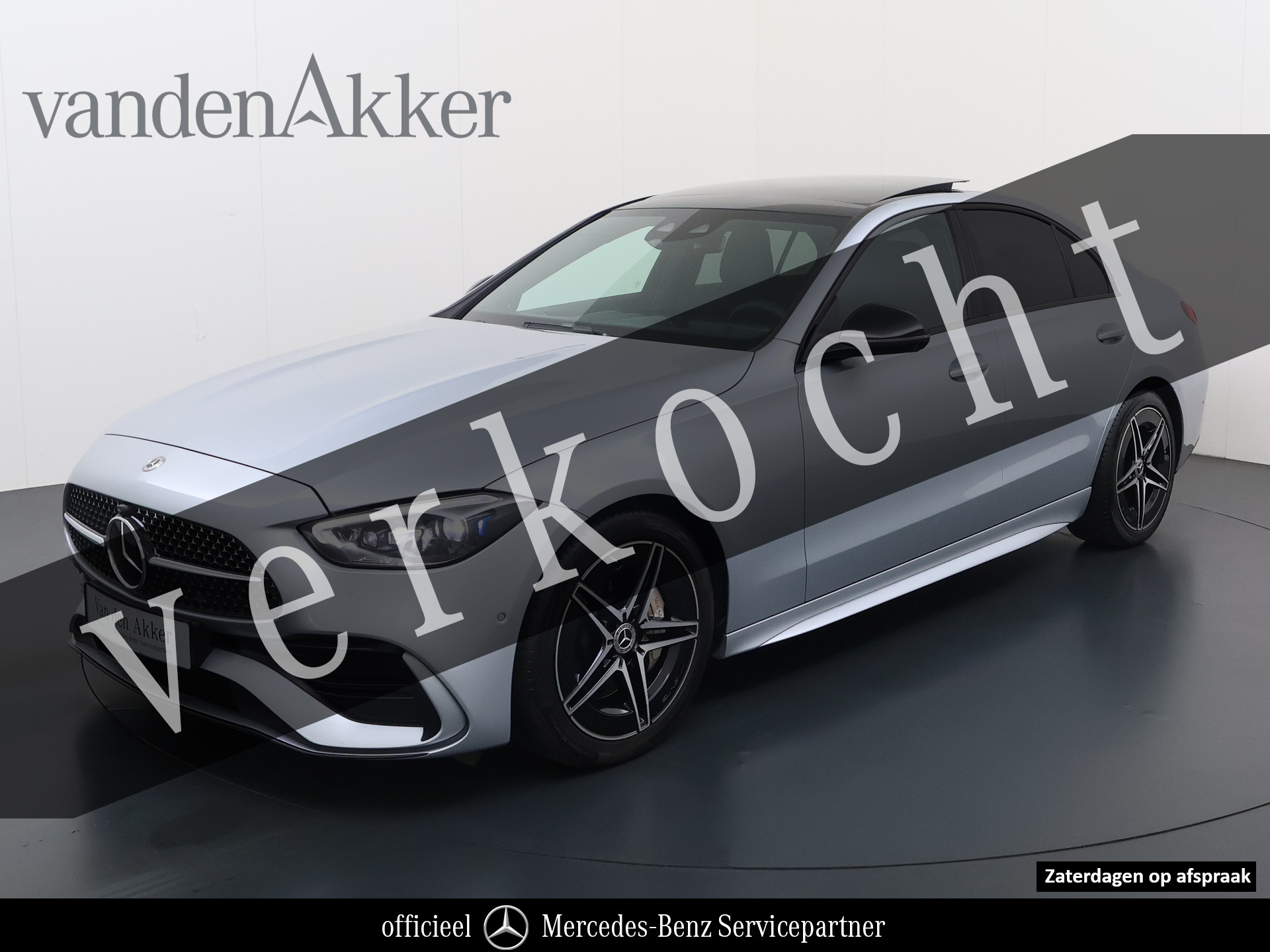 Mercedes-Benz C-klasse 300 AMG 259pk // Panoramadak // Burmester 3D // Distronic // 360 Camera // Digital Light // Sfeerverlichting // Carplay 2021 - voorkant
