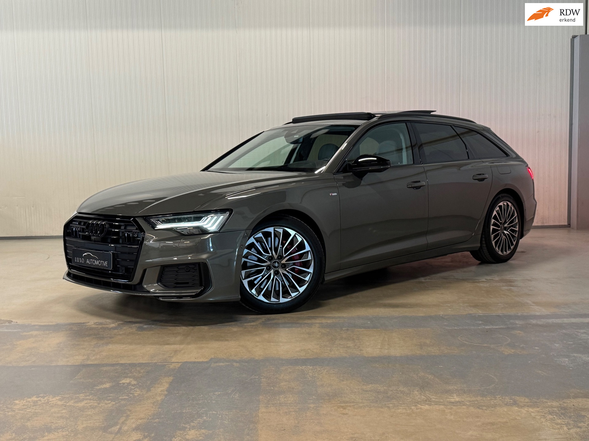 Audi A6 Avant 55 TFSI E 55 TFSI e quattro Pro Line S Competition, PANO, B&O 2023 - voorkant