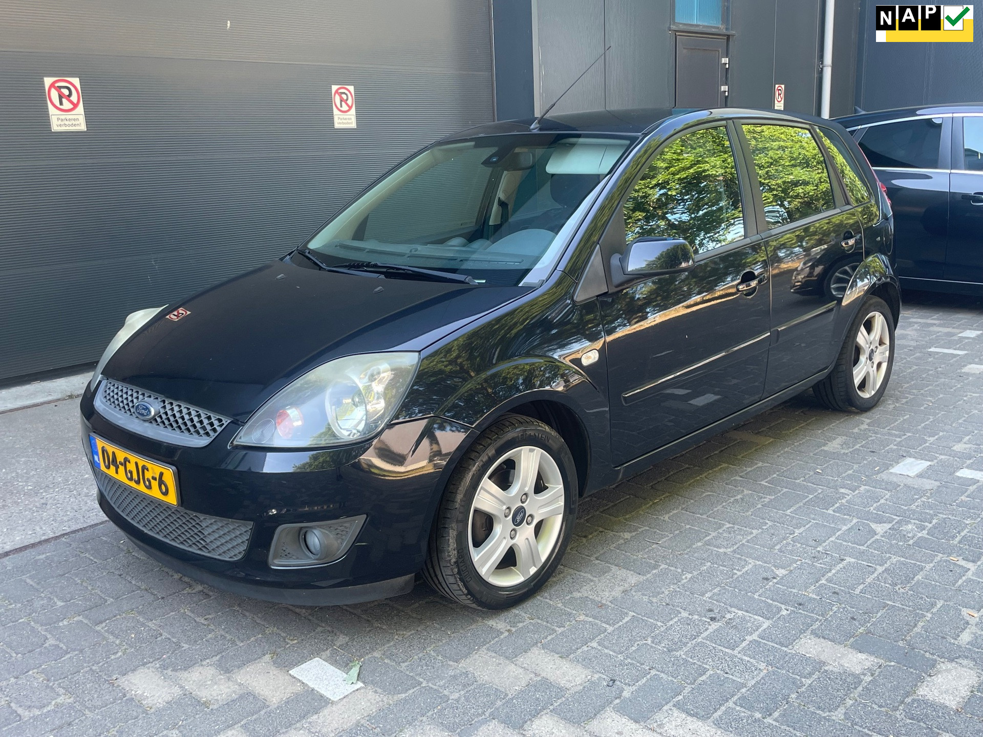 Ford Fiesta 1.3-8V Futura XL NAP CLIMA PDC AUTOMATISCHE VERLICHTING CV MF STUUR 2008 - voorkant