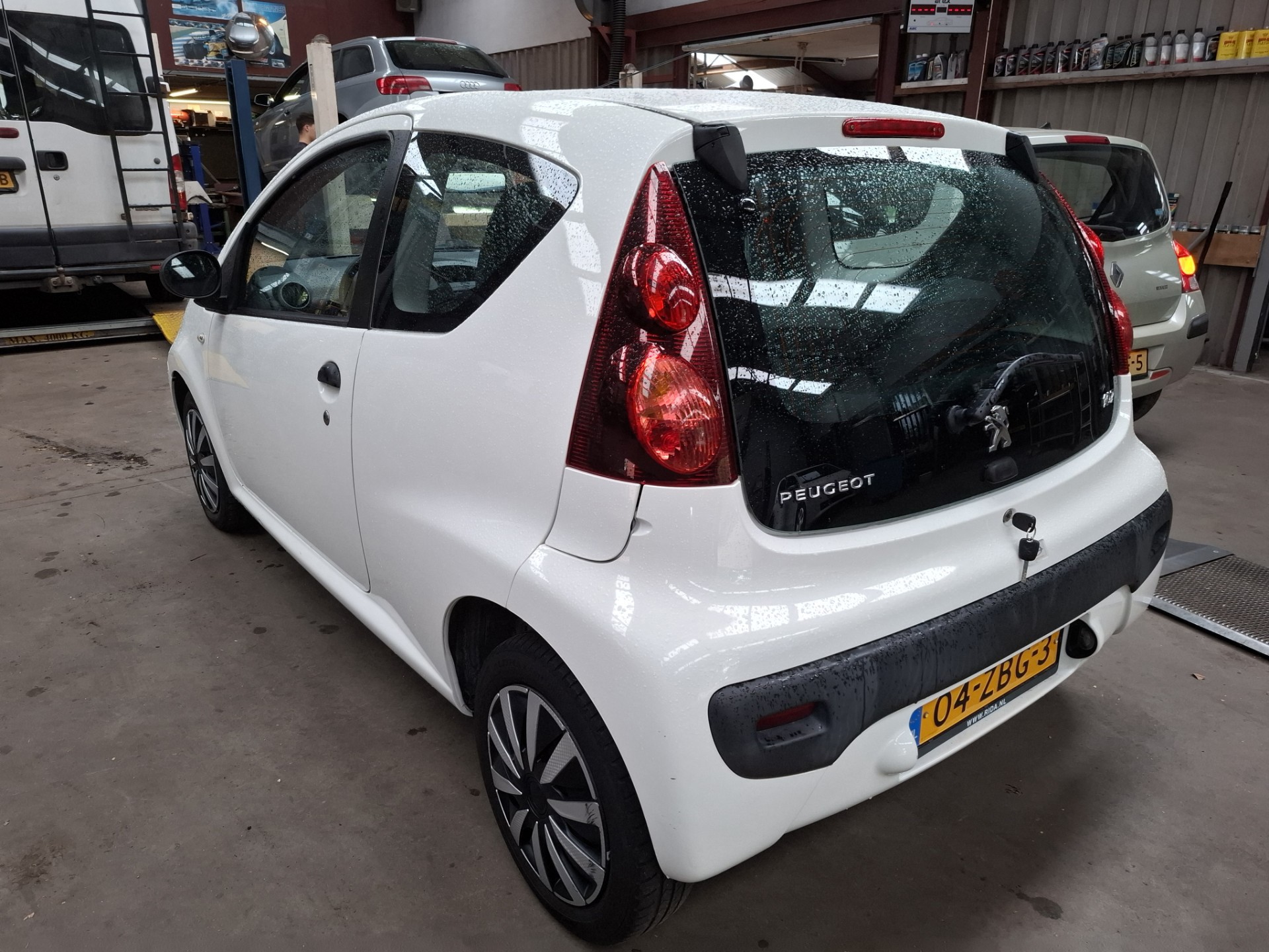 Peugeot Peugeot 107 1.0 Access Accent 2012 - voorkant