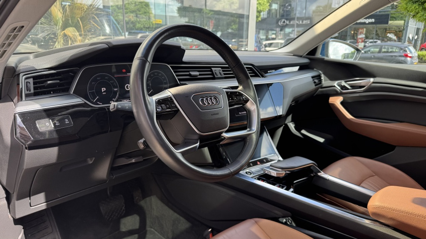 Foto van Audi E-tron 55