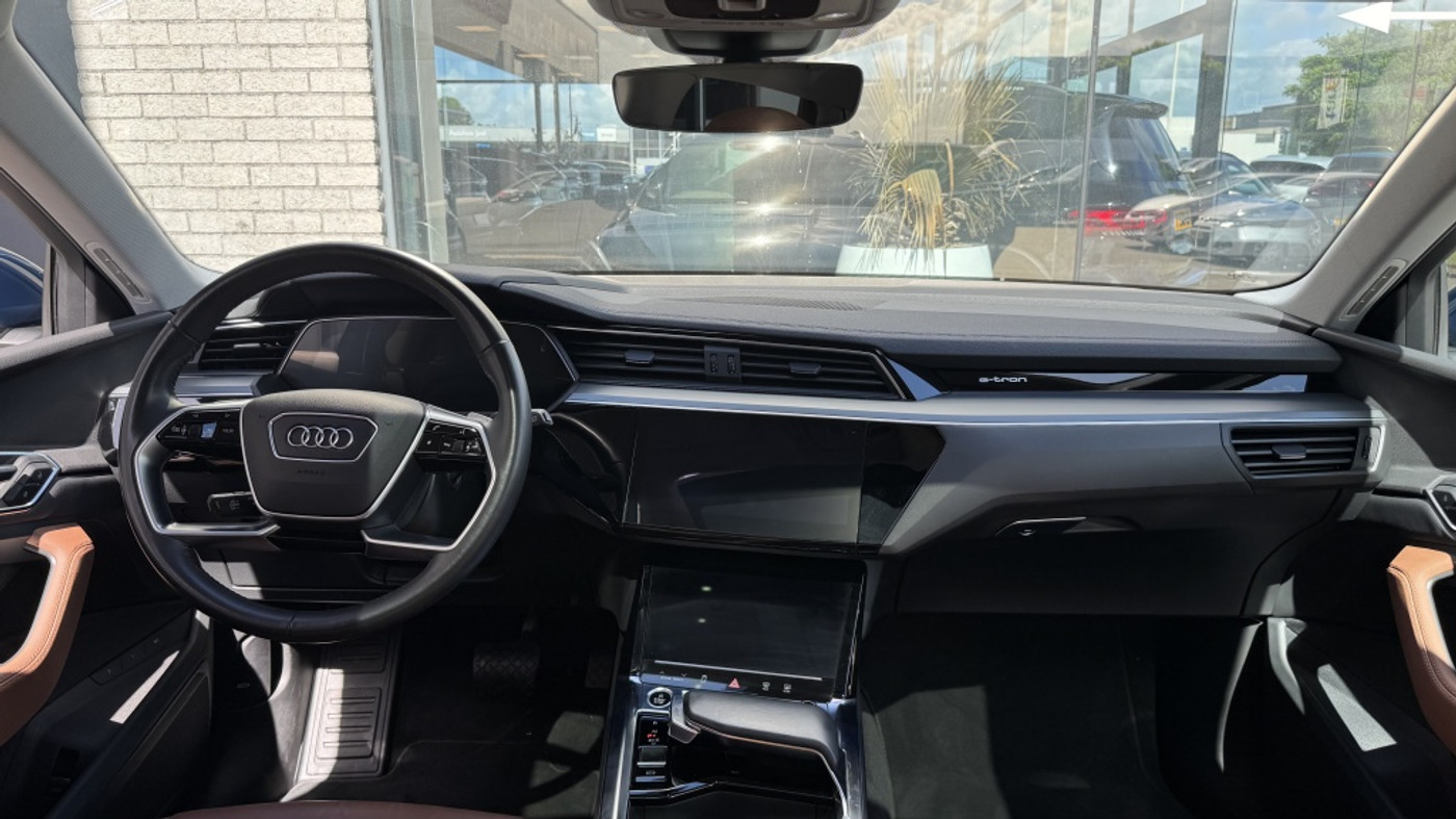 Foto van Audi E-tron 55