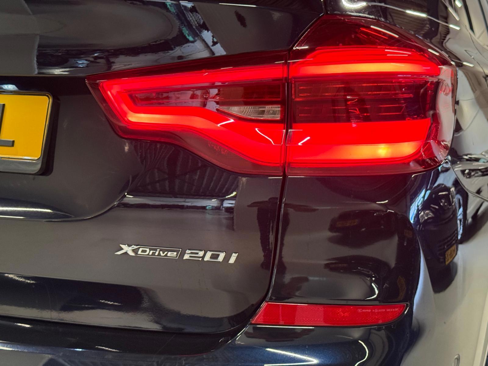 Foto van BMW X3 Xdrive20i