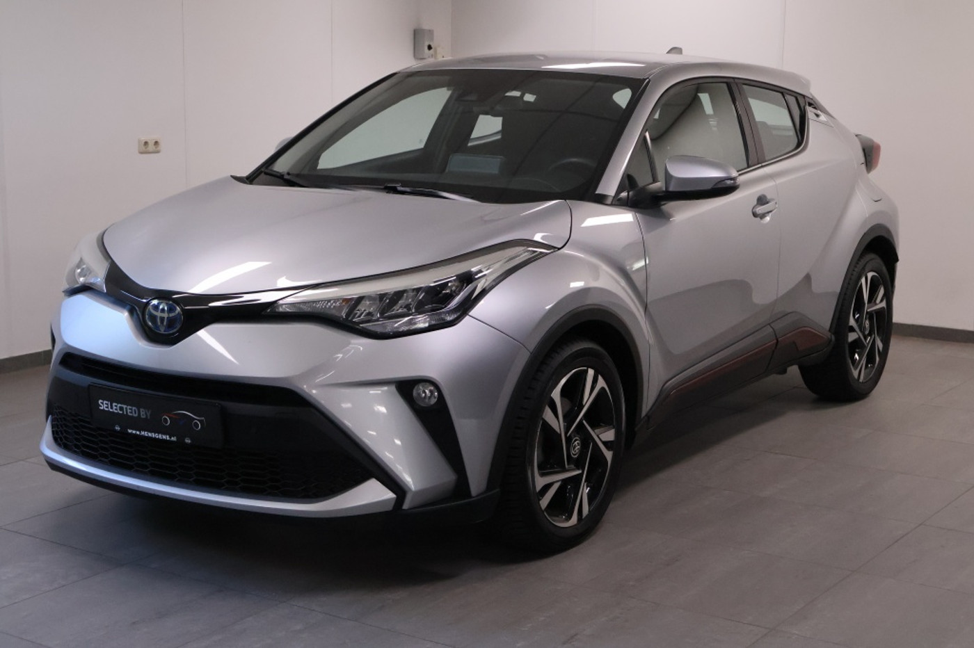 Toyota Toyota C-hr 2.0 Hybrid Dynamic | All-season banden | Origineel NL 2023 - voorkant