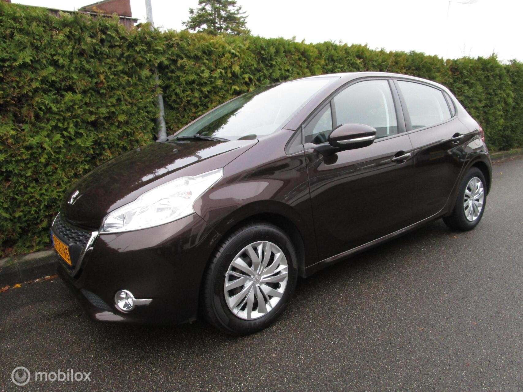 Peugeot 208 1.2 VTi Envy - Navigatie - Trekhaak 2013 - voorkant