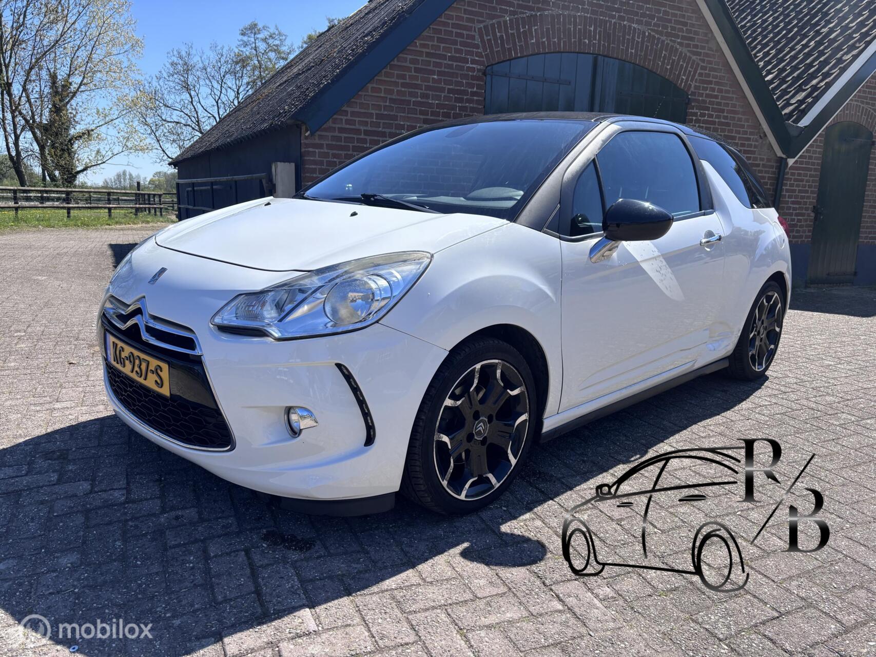 Citroen Ds3 1.6 So Chic in Black AIRCO CRUISE PARK SENS 2010 - voorkant