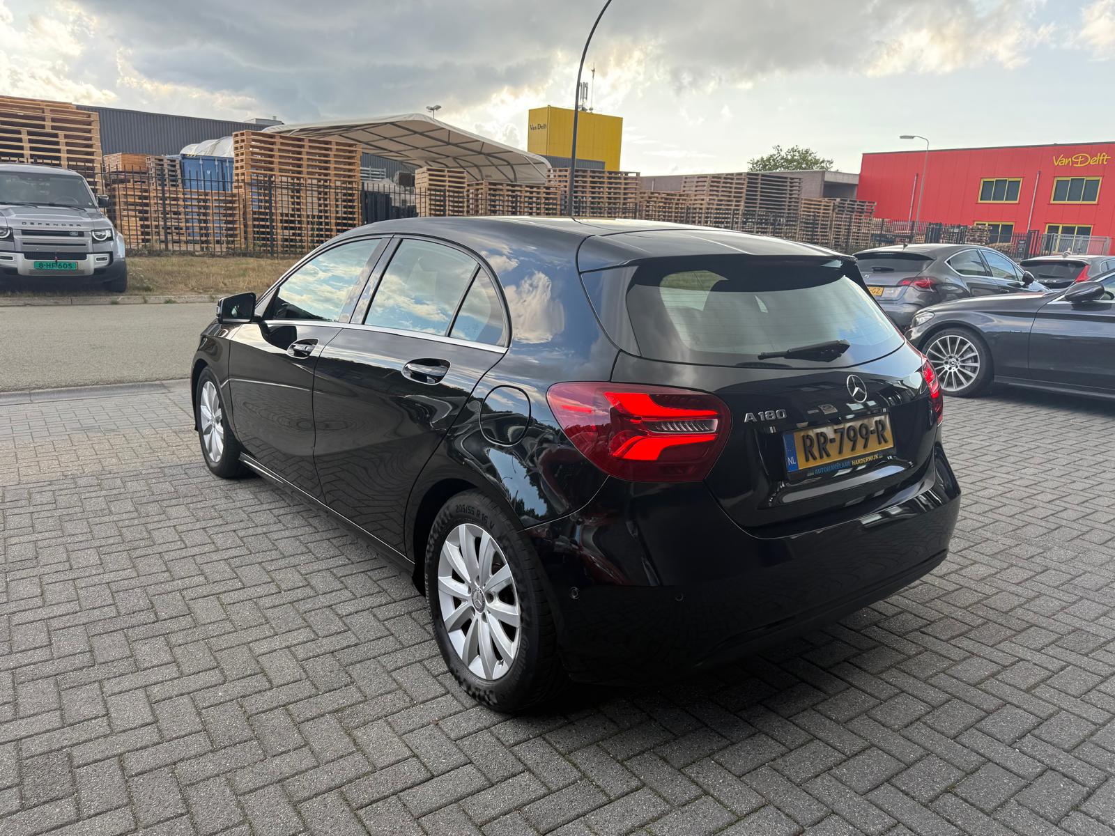 Foto van Mercedes-Benz A 180