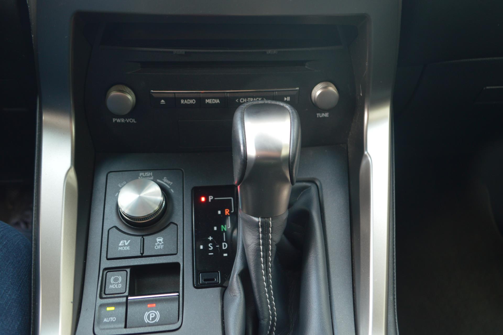 Foto van Lexus Lexus Nx300h