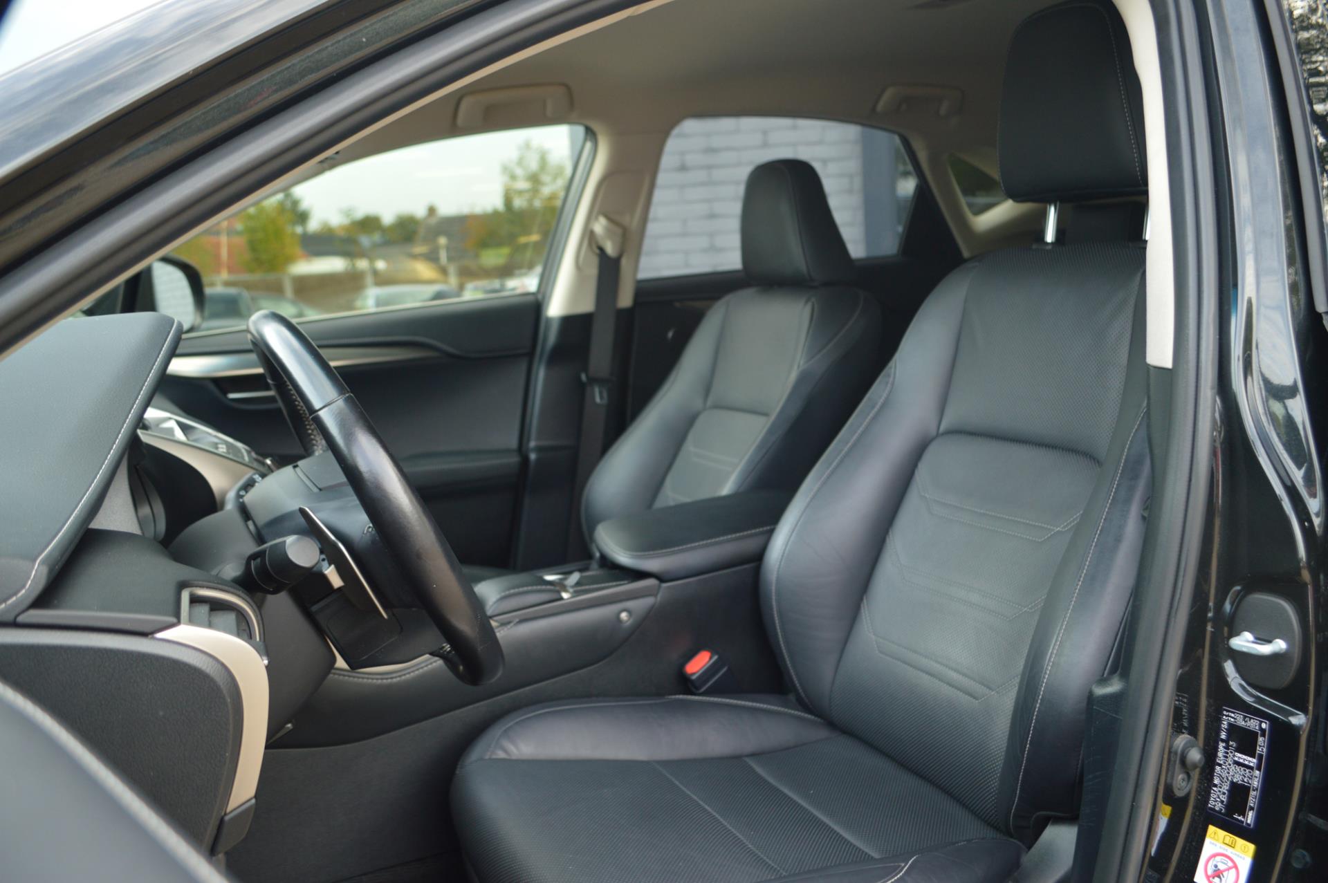 Foto van Lexus Lexus Nx300h