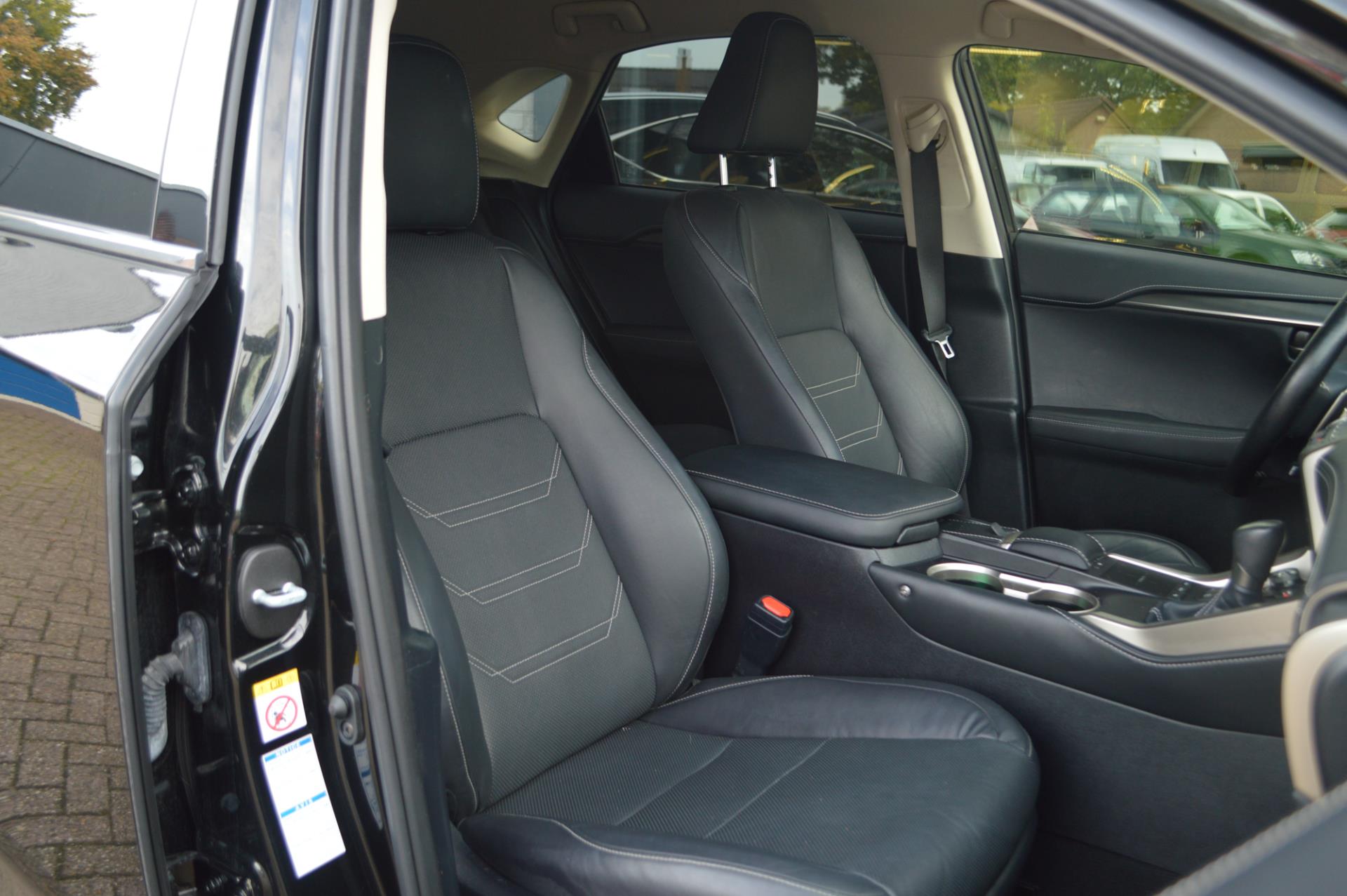 Foto van Lexus Lexus Nx300h