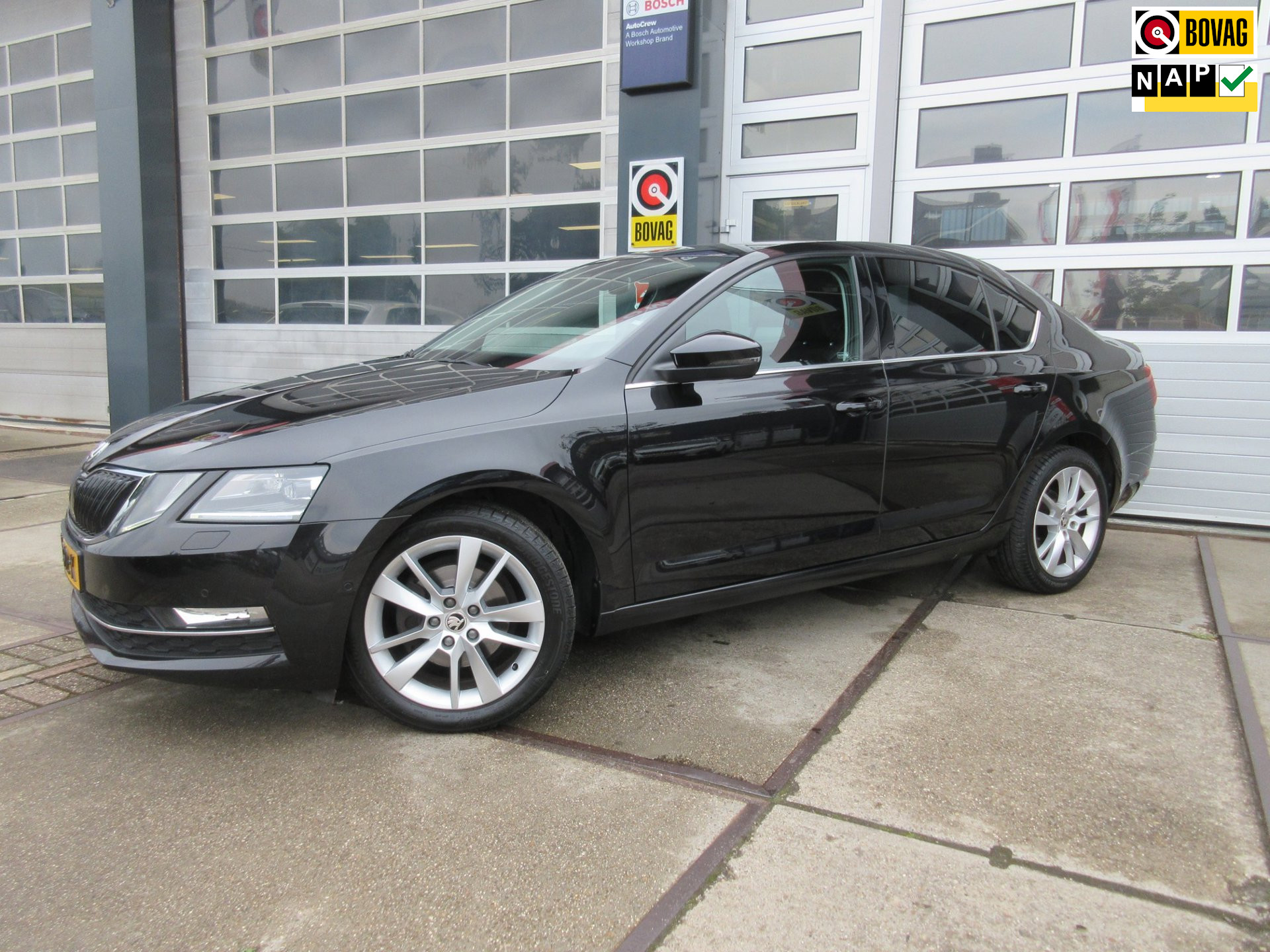 Skoda Octavia 1.0 TSI Style Business / Navi / PDC / Carplay 2019 - voorkant