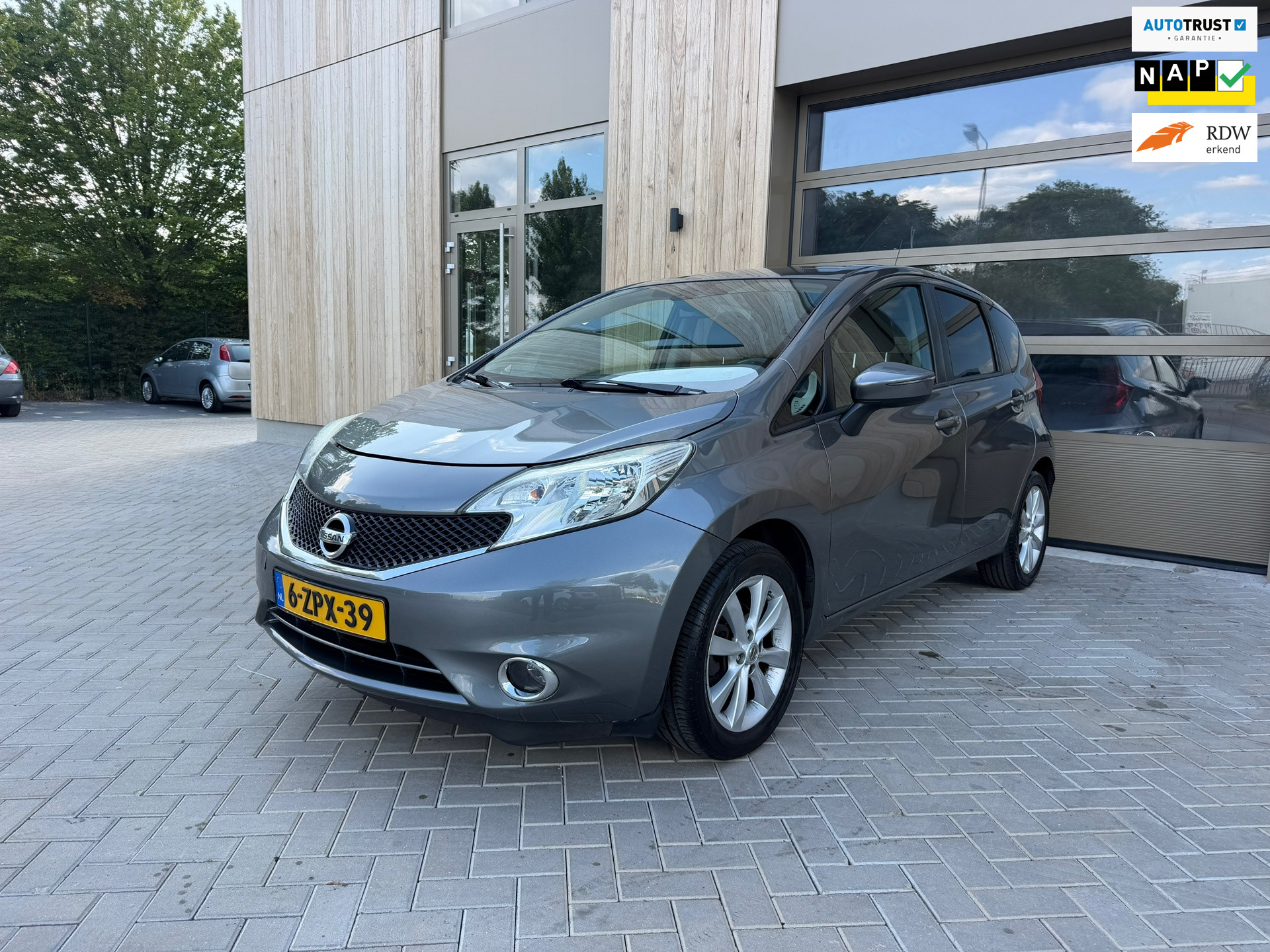 Nissan Nissan Note 1.2 DIG-S Connect Edition 5DRS|Clima|Parkeersensoren|Cruise controle|Keyless|Nieuwe APK 2015 - voorkant