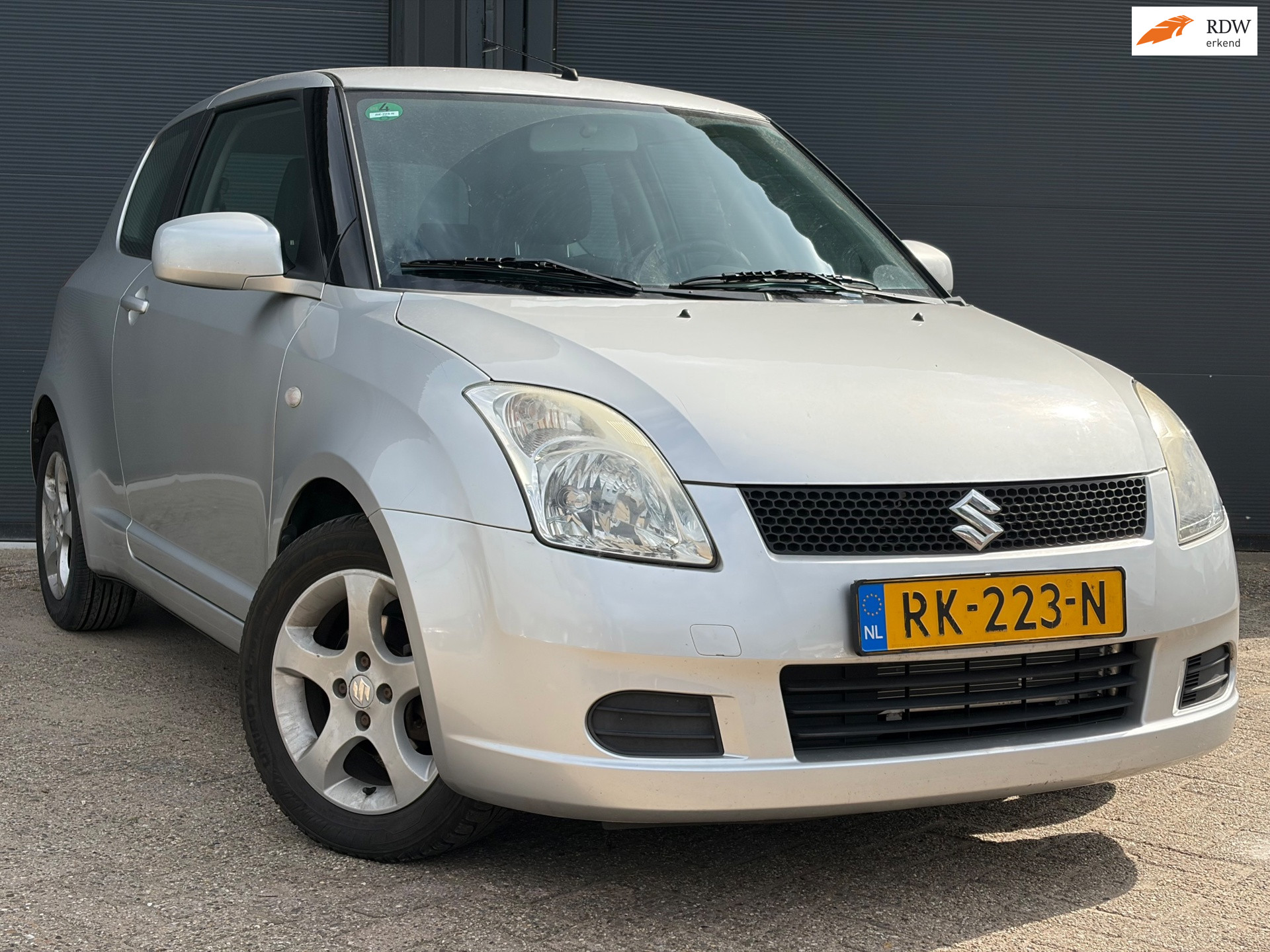 Suzuki Swift 1.3 | Airco | 3 Deurs | E-Ramen | NWE APK | 2006 - voorkant