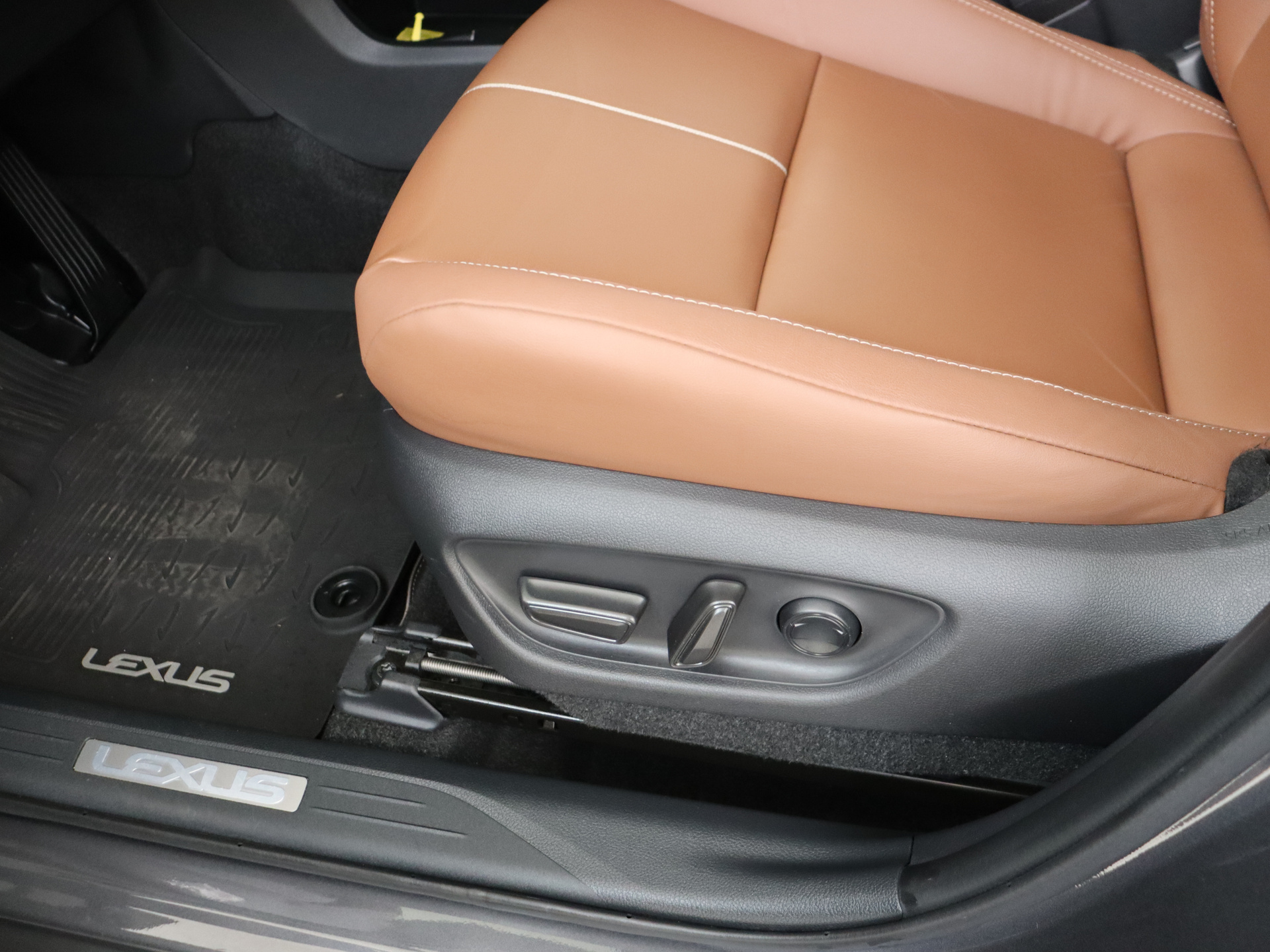 Foto van Lexus Lexus LBX
