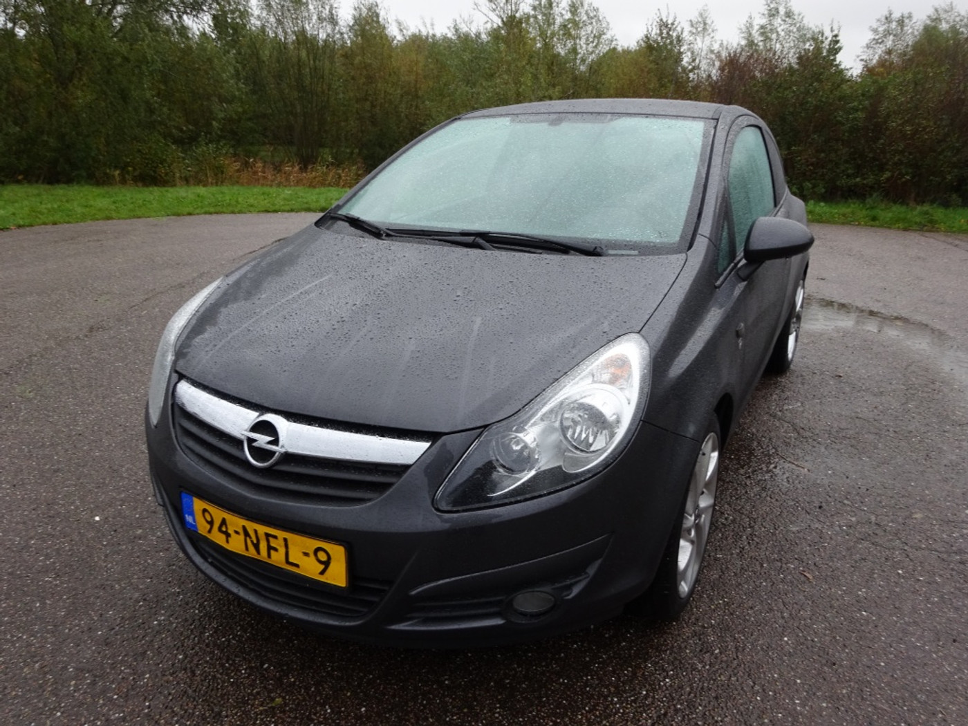 Opel Corsa 1.2-16V 111 Edition 2010 - voorkant
