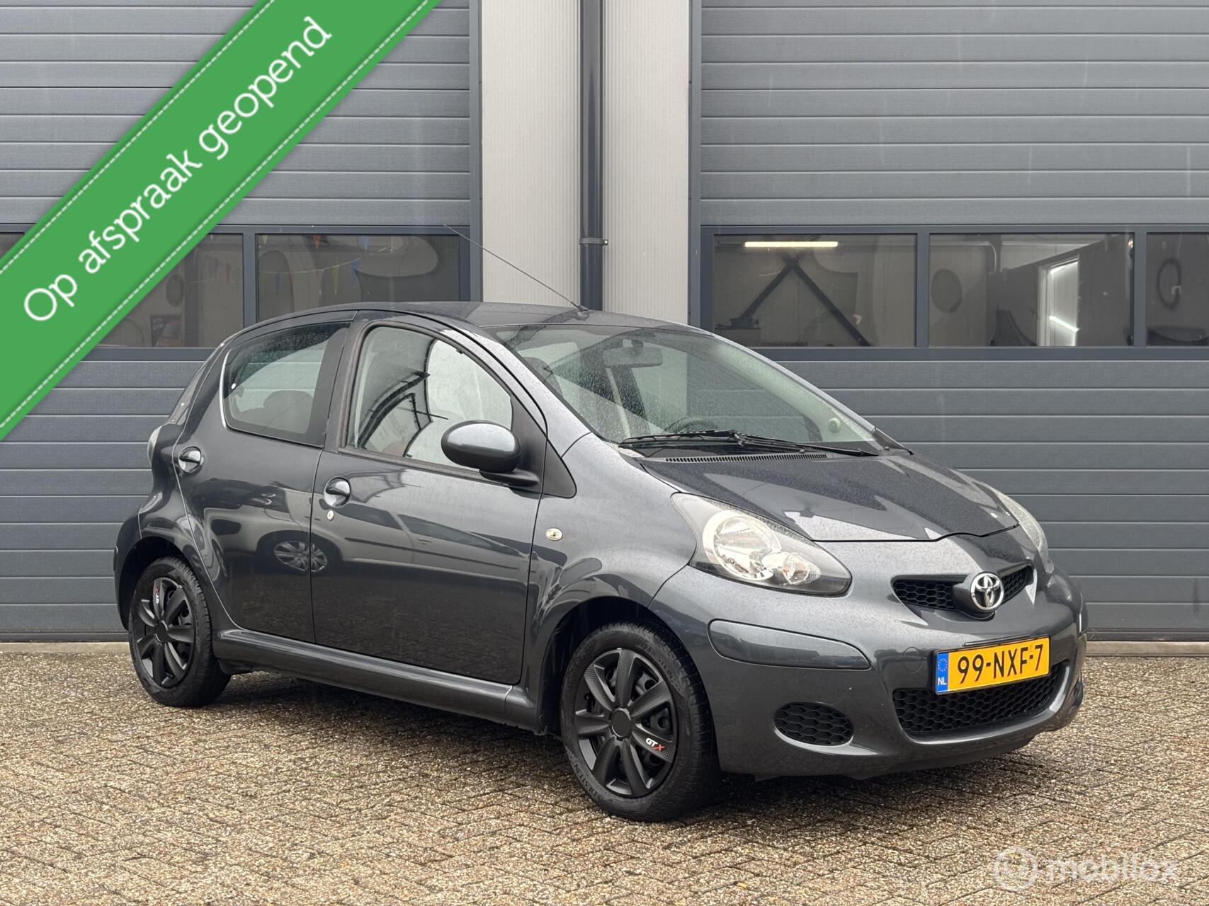 Toyota Toyota Aygo 1.0-12V Comfort Uitvoering 5Drs _ NL Auto 2010 - voorkant