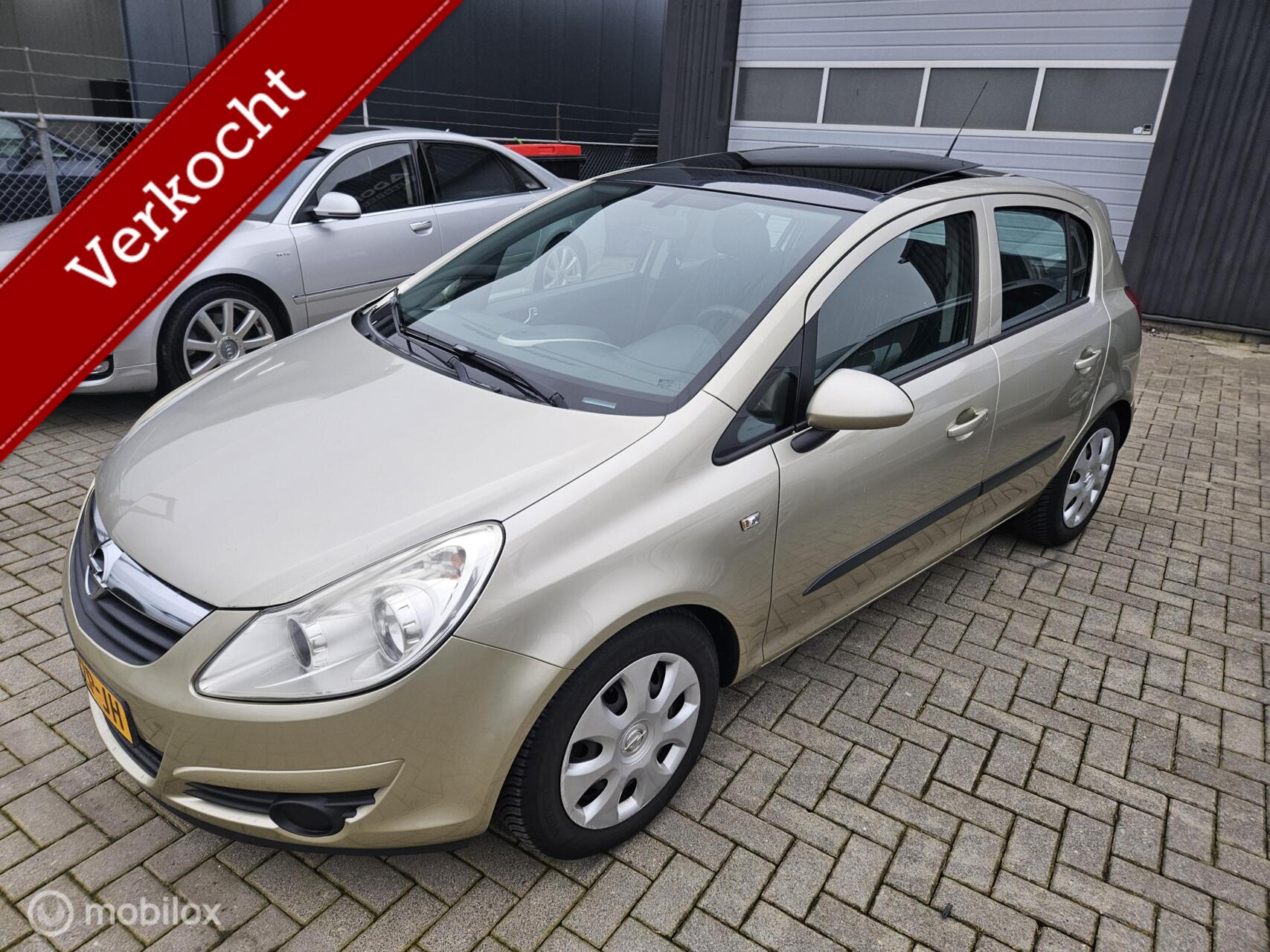 Opel Corsa 1.4-16V Enjoy AUTOMAAT/PANO/CRUISE APK 09/2026 2008 - voorkant
