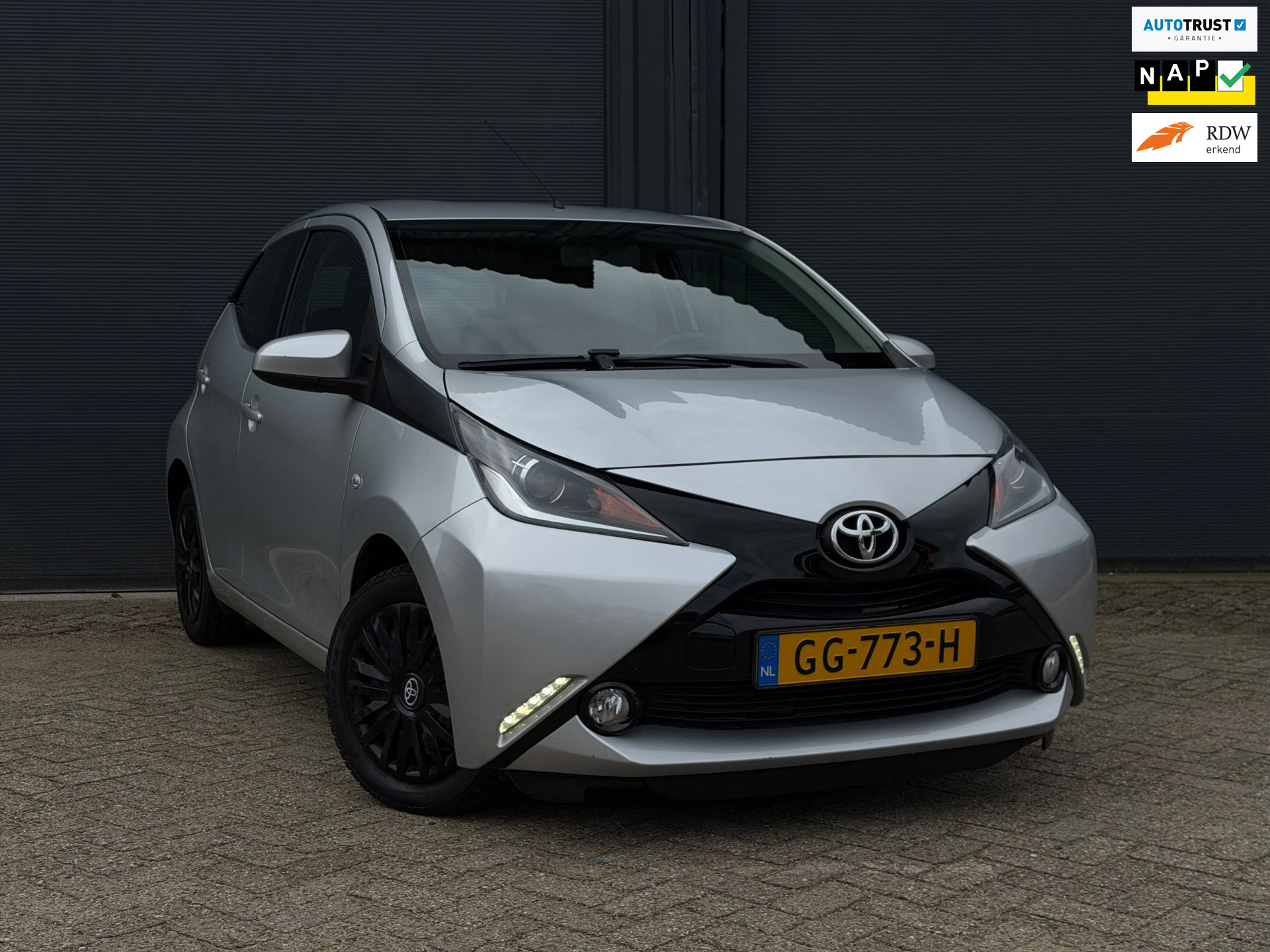 Toyota Toyota Aygo 1.0 VVT-i | Airco | Achteruitrijcamera | NWE APK | 2015 - voorkant