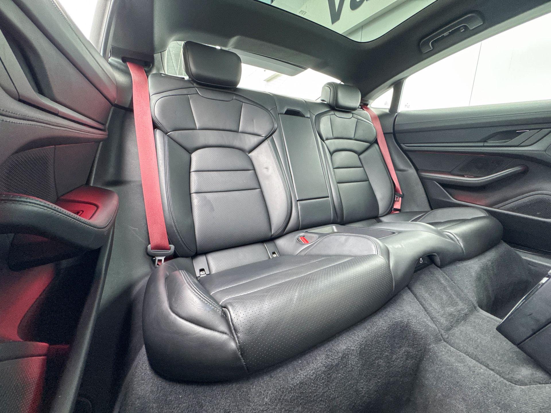 Foto van Porsche Taycan 4s